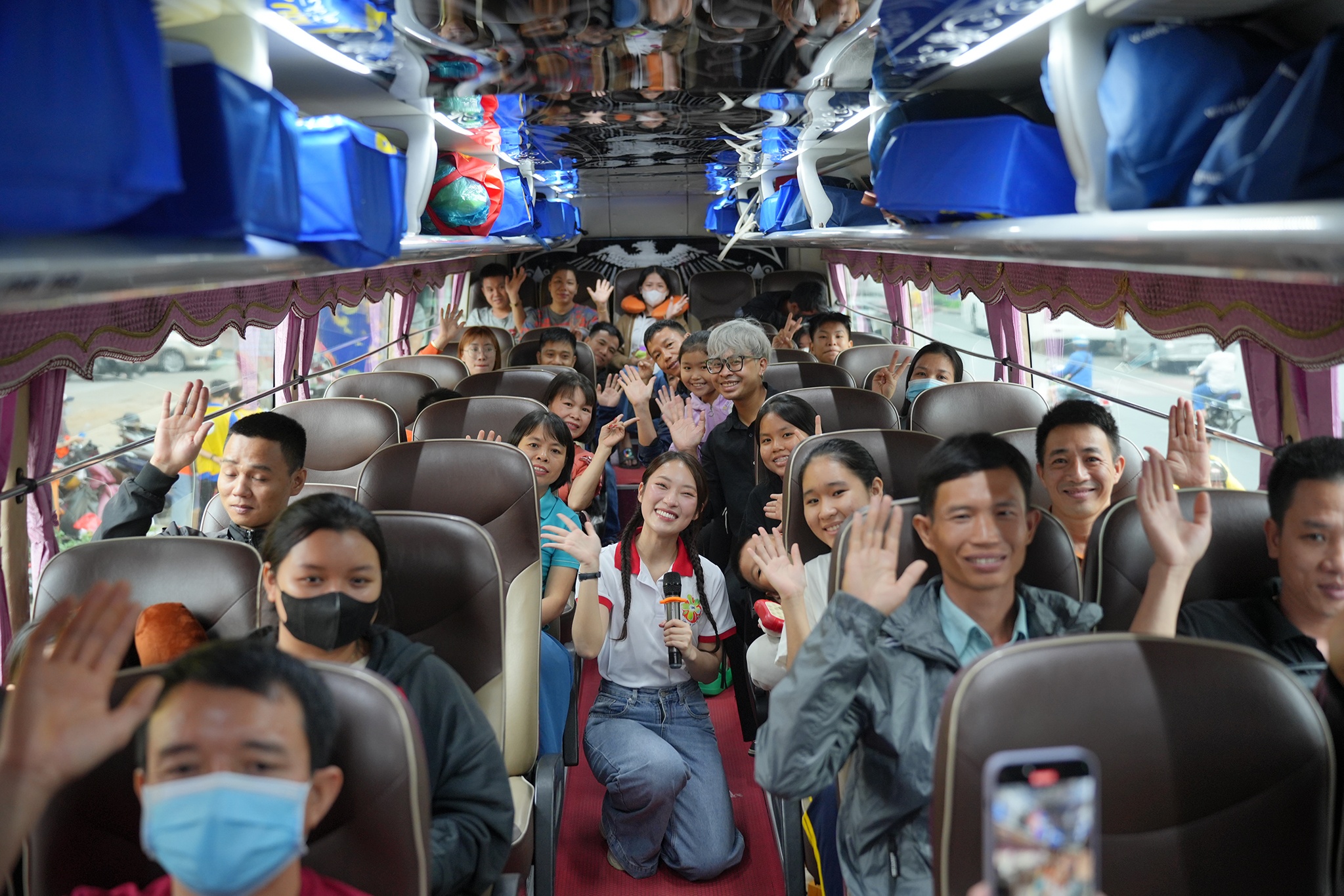 Chuyen xe mua xuan dua 1.500 cong nhan ve nha don Tet Giap Thin hinh anh