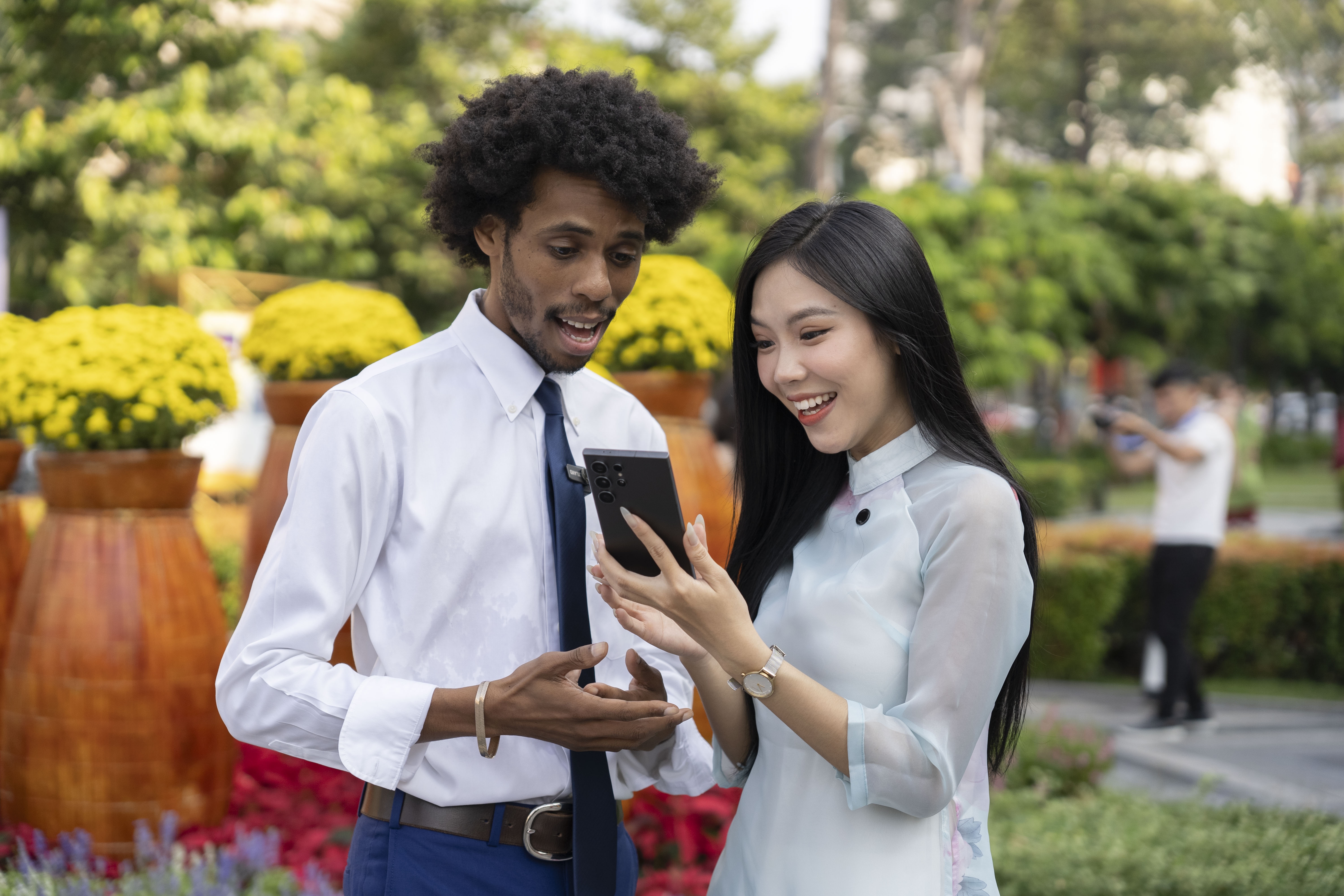 Nguoi tre ‘xu dep’ task kho ngay Tet cung Galaxy AI hinh anh