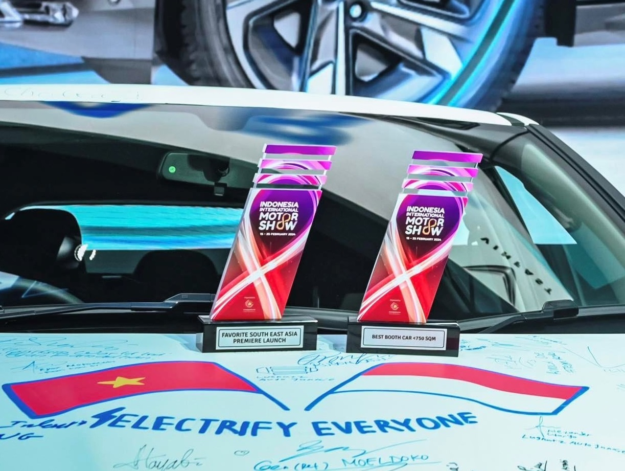 VinFast nhan hai giai thuong tai Trien lam Oto Quoc te Indonesia 2024 hinh anh