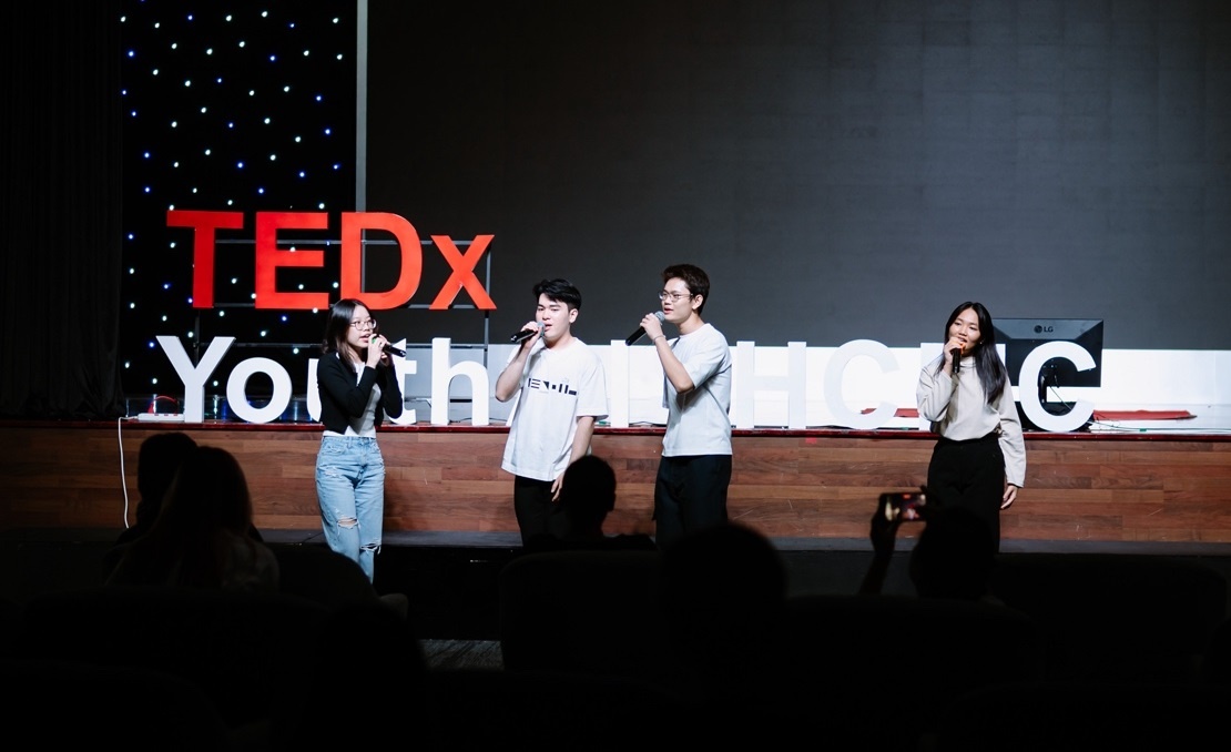 Truong Quoc te Uc,  AIS anh 3