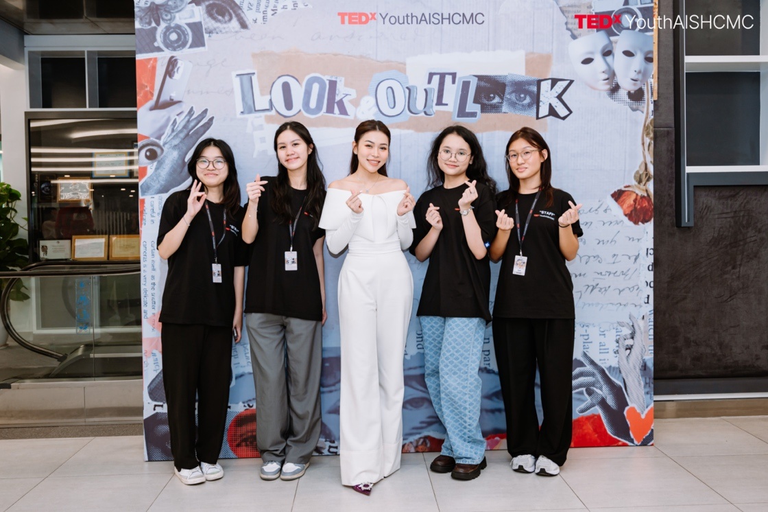 Truong Quoc te Uc,  AIS anh 2