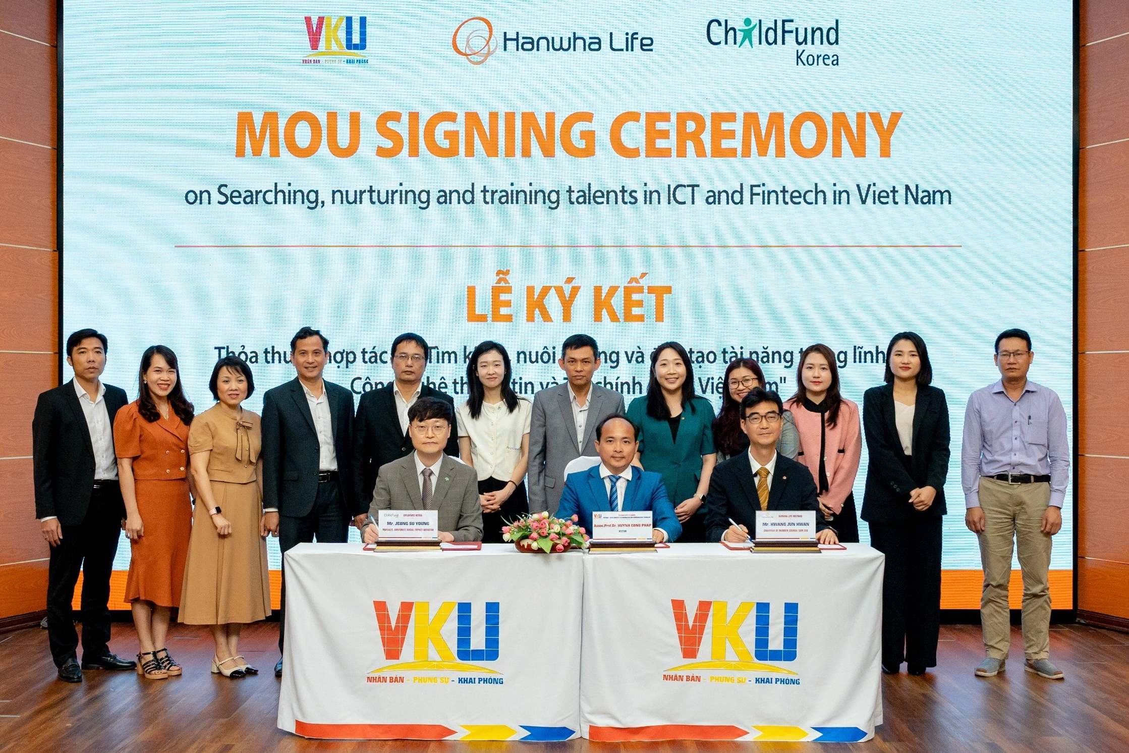 Hanwha Life phat trien nhan tai nganh CNTT va tai chinh tai Viet Nam hinh anh