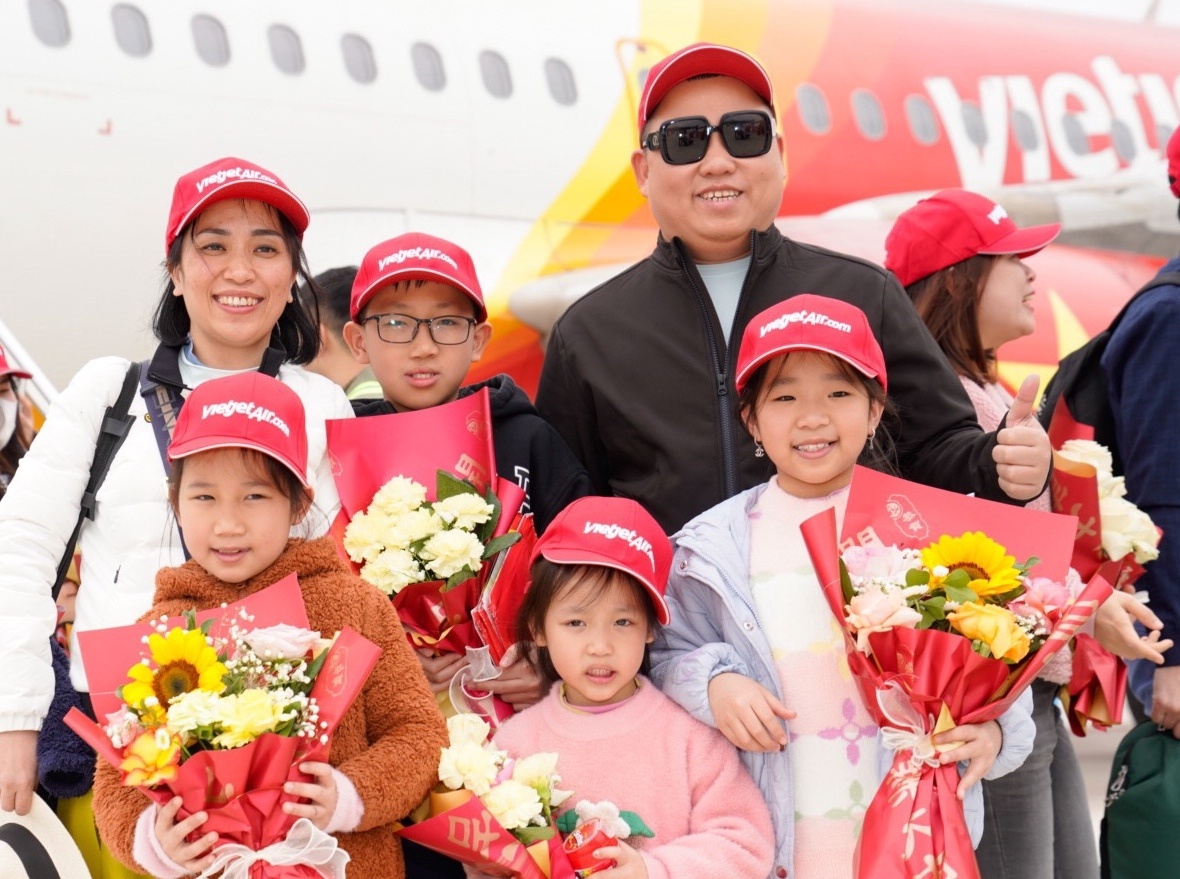 Vietjet khai truong duong bay thu 2 den Dien Bien hinh anh