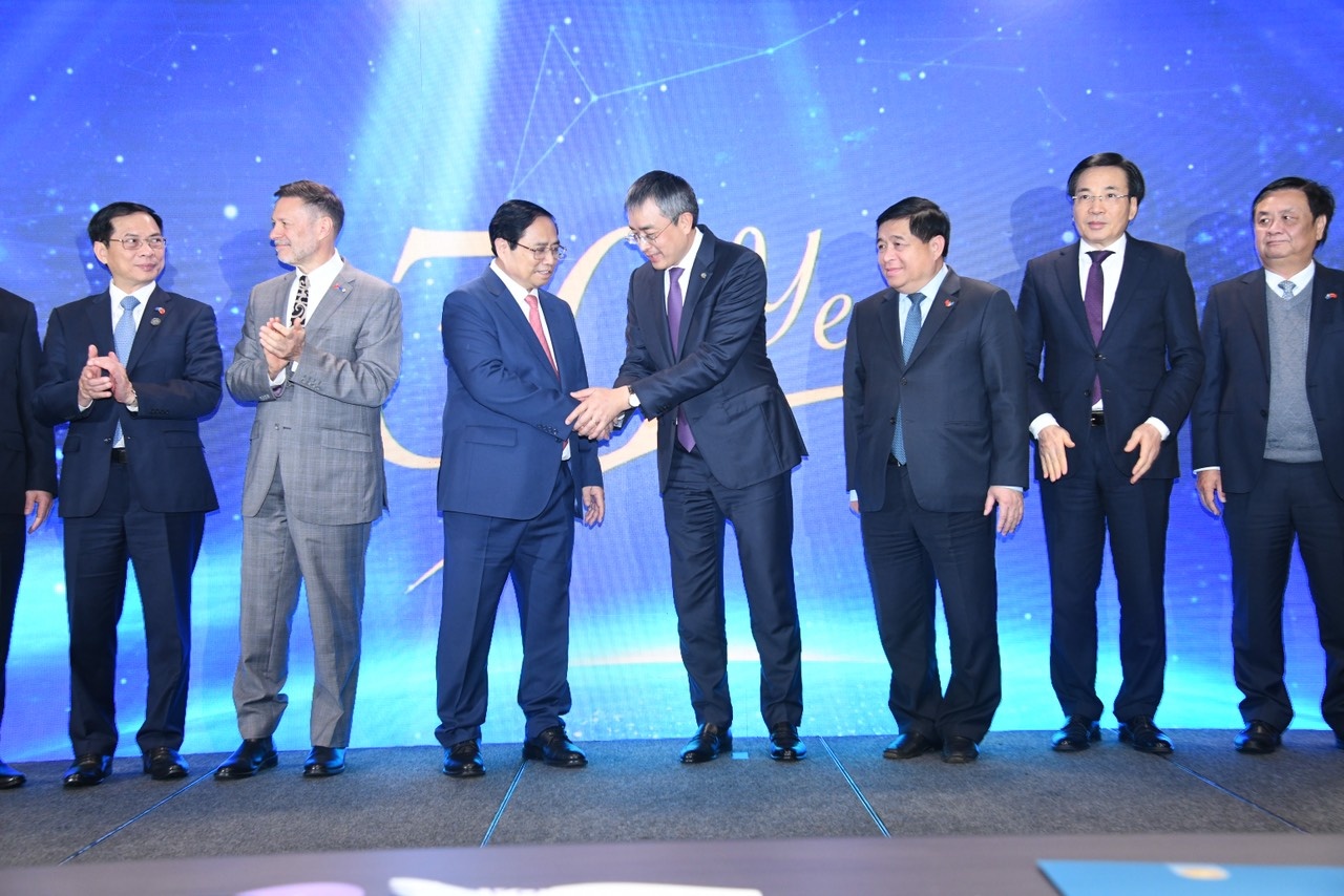 Vietnam Airlines ky niem 30 nam duong bay thang Viet Nam - Australia hinh anh