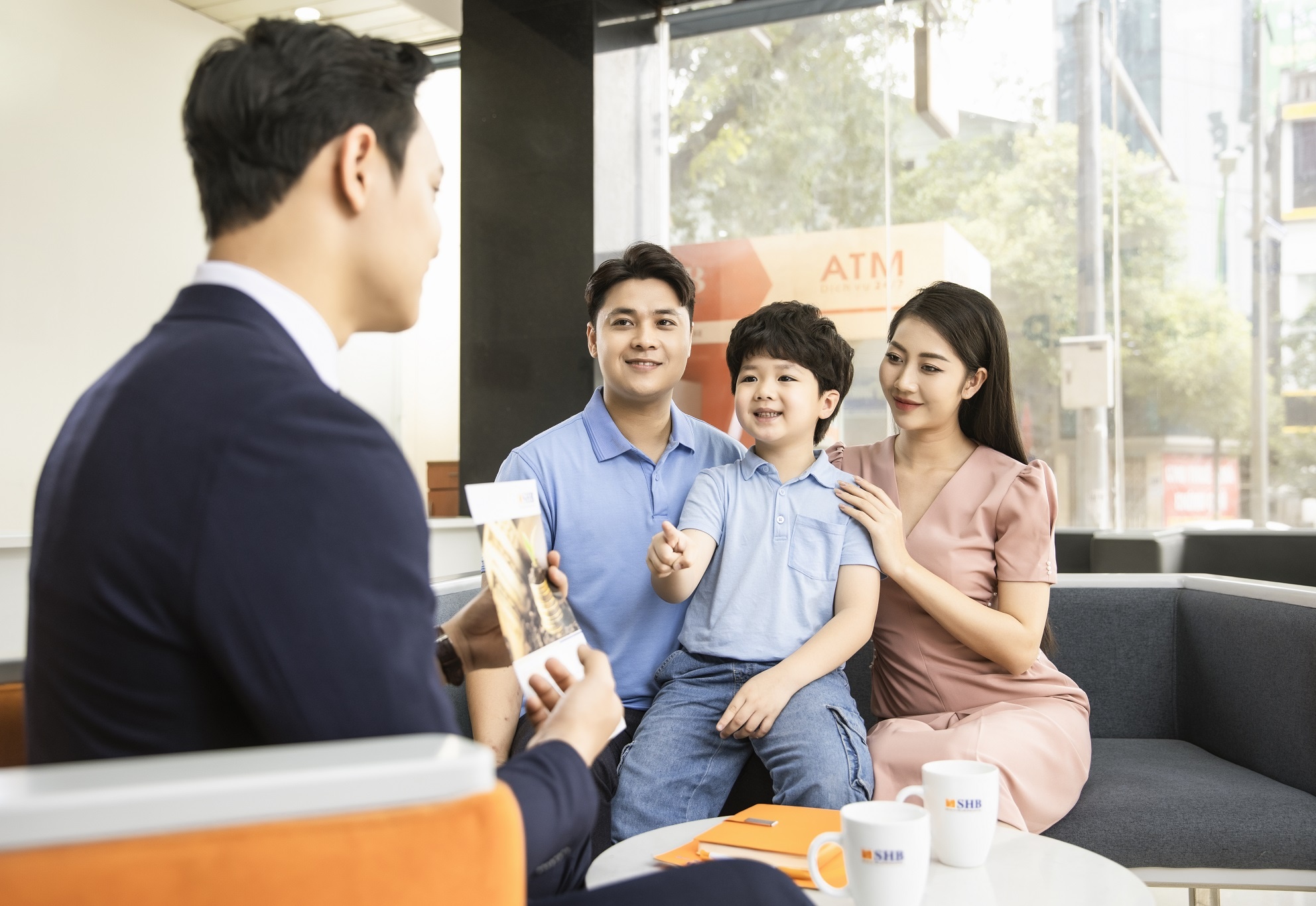 SHB,  tiep can von anh 4