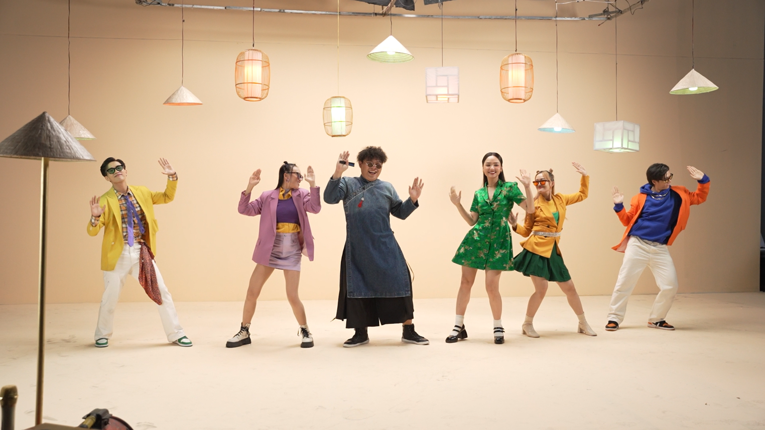 Gioi tre hao hung mo bat dau nam cung MV 'Mo la phai mo' hinh anh