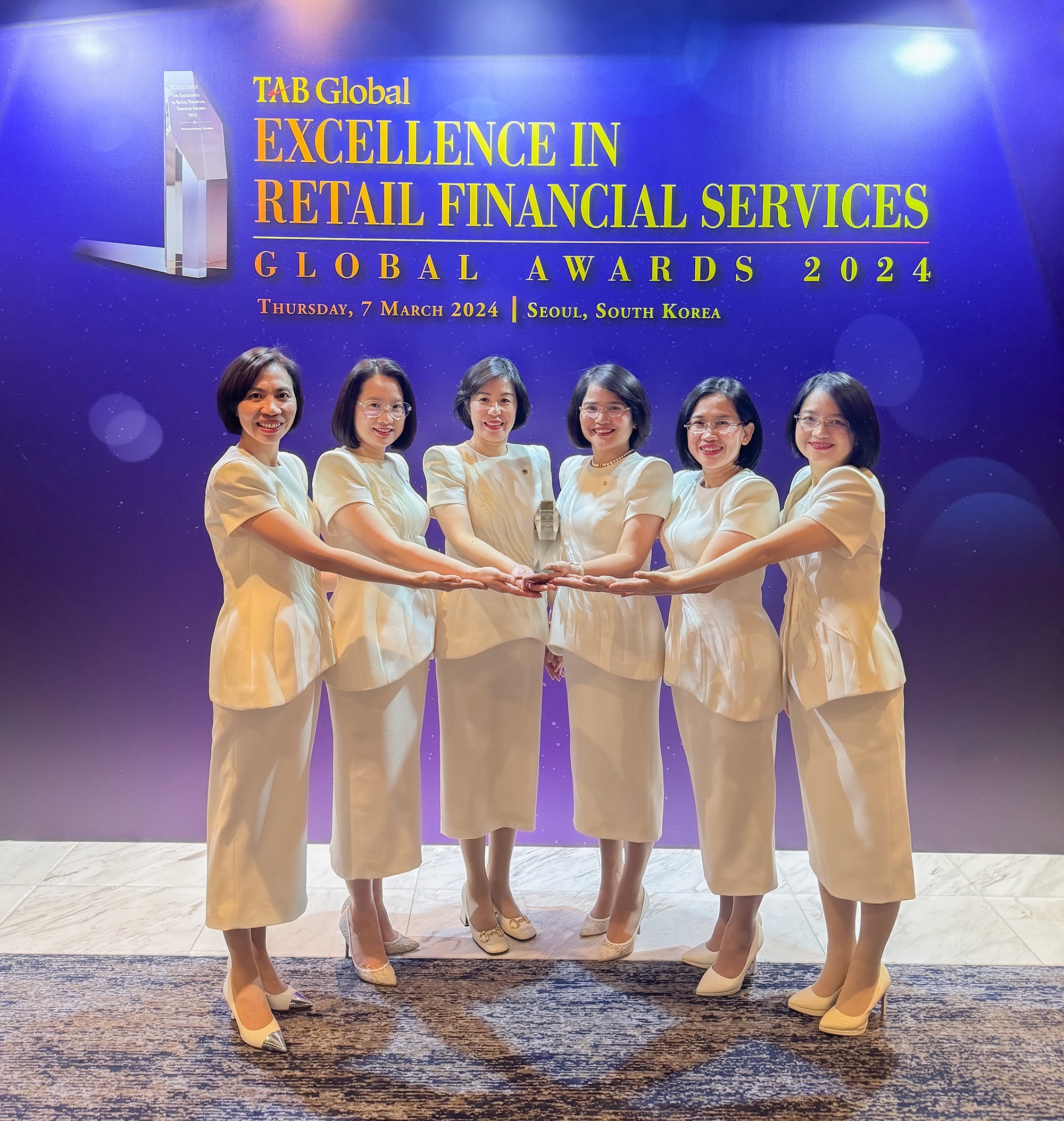 BIDV,  Ngan hang ban le anh 1