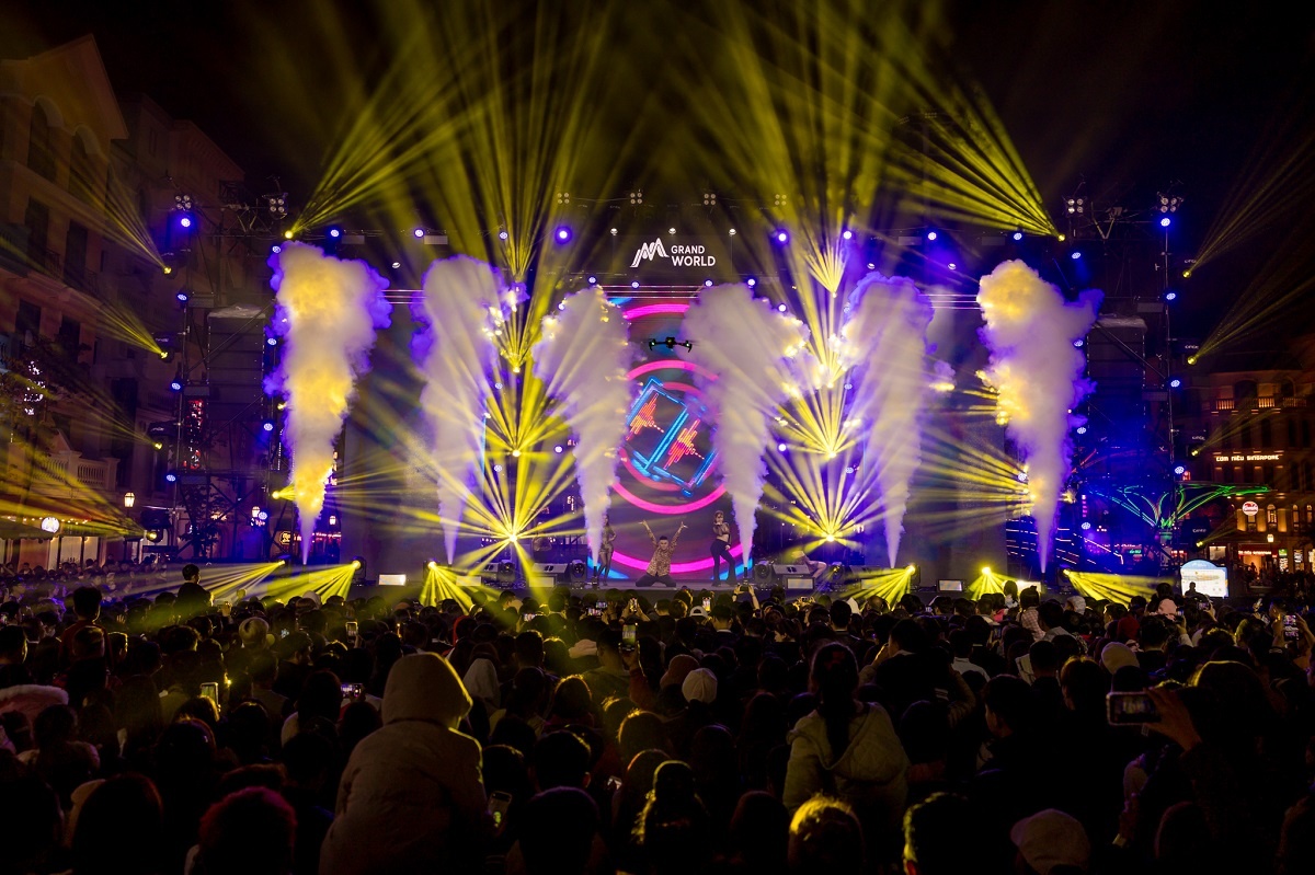 Grand World 'dot nong' khu Dong Ha Noi bang loat trai nghiem moi hinh anh