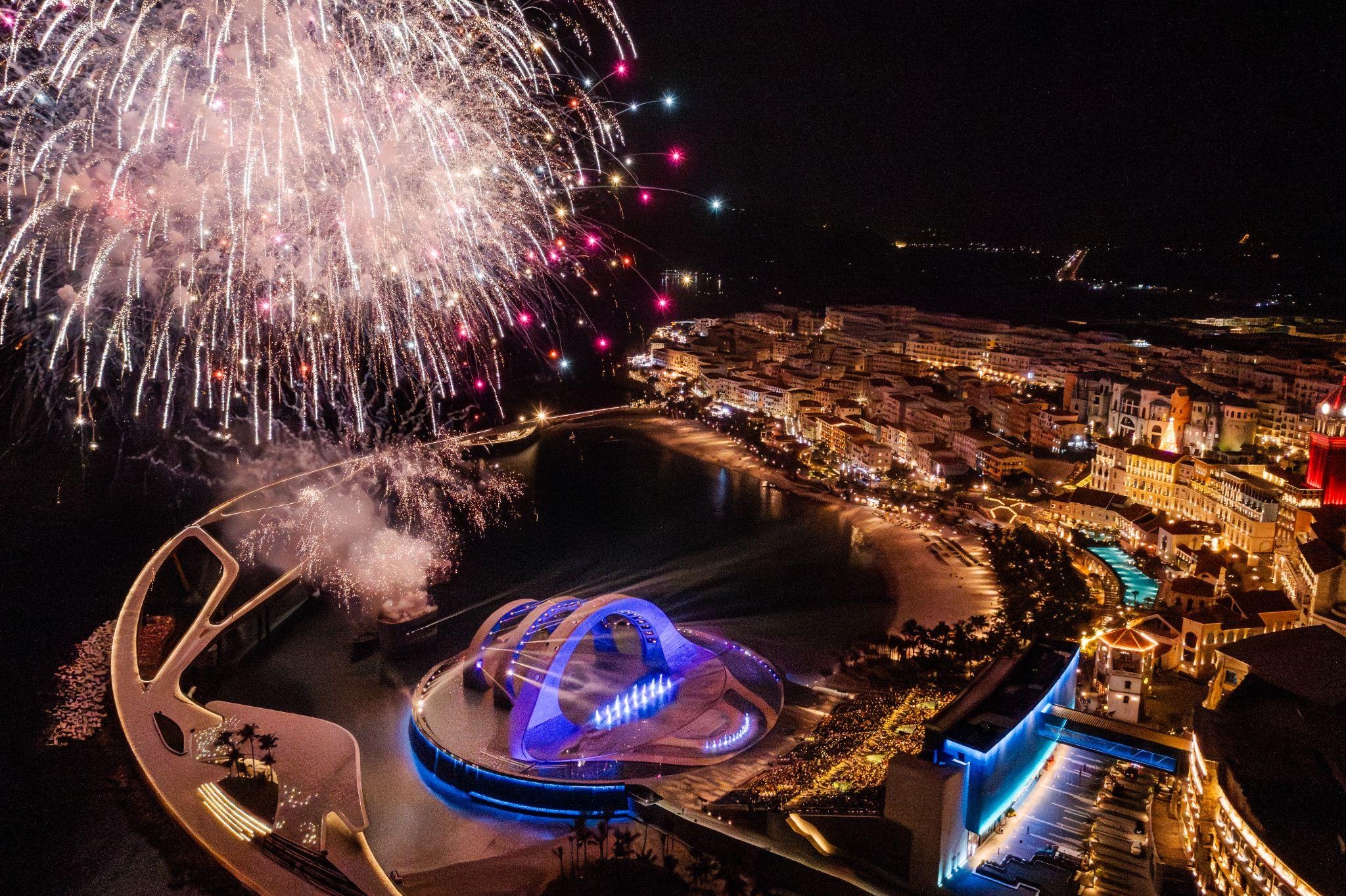 Man nhan voi show dien dang cap the gioi tai Phu Quoc hinh anh