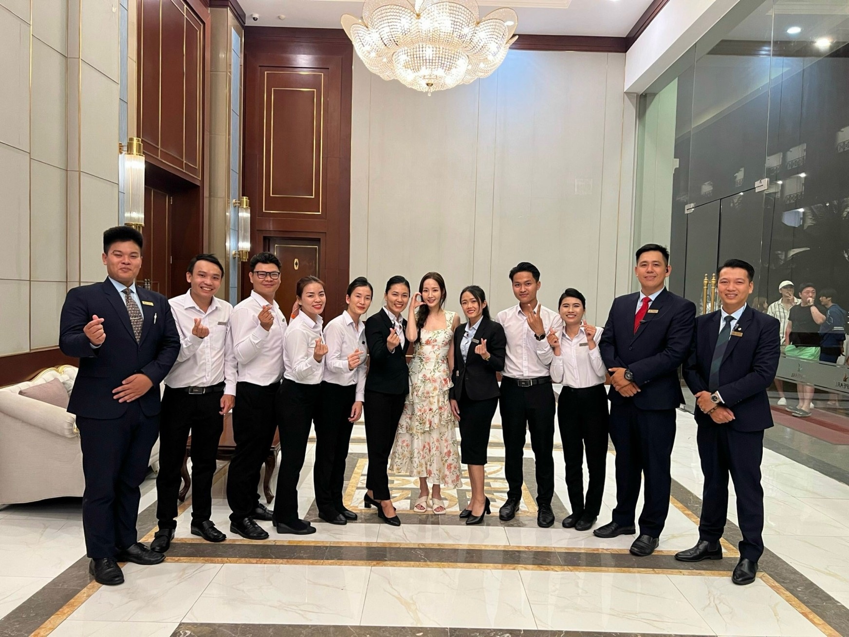 Dan sao 'Co di ma lay chong toi' khoe anh nghi duong tai Nha Trang hinh anh