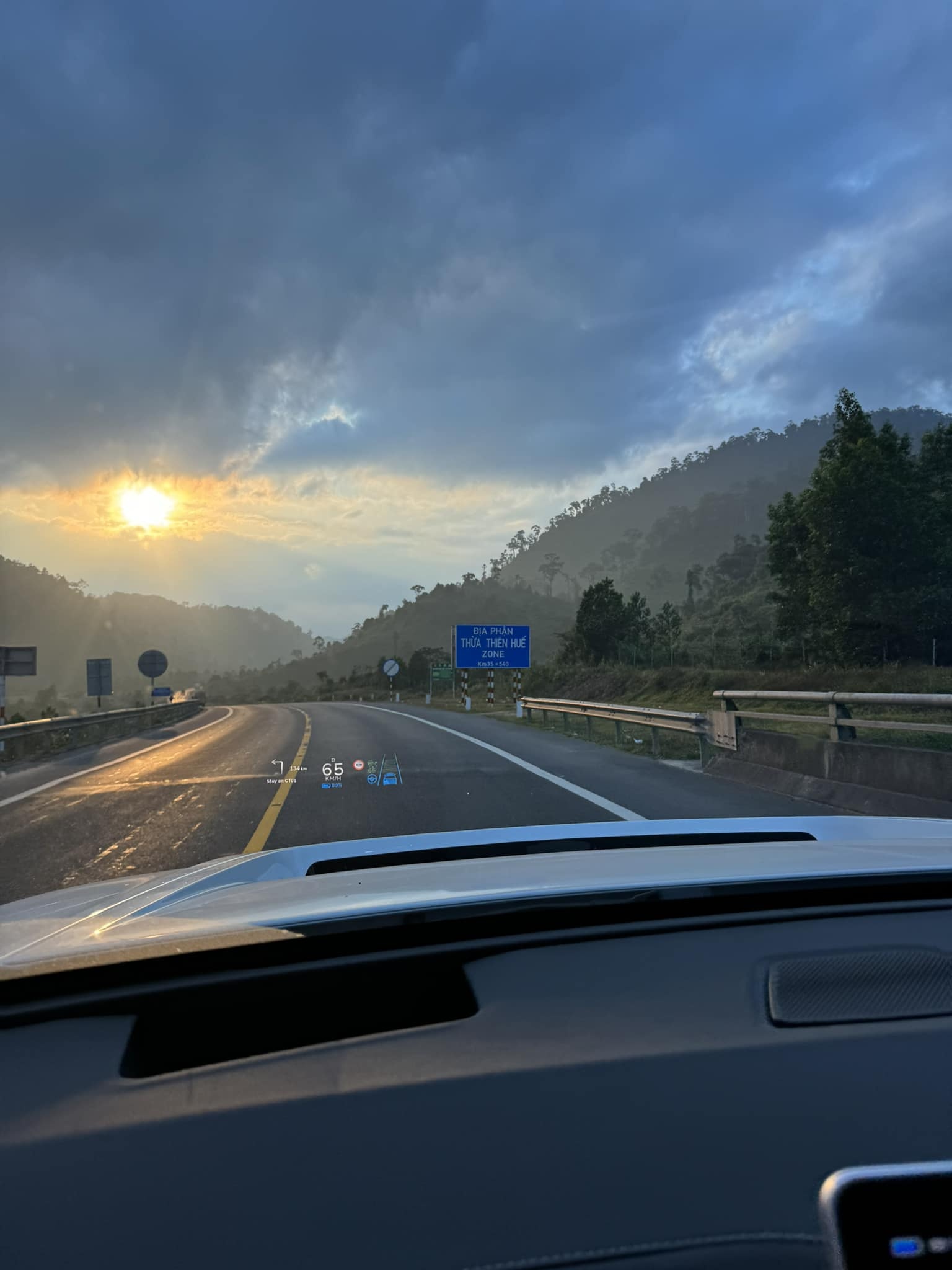 VinFast,  VF 9  anh 3