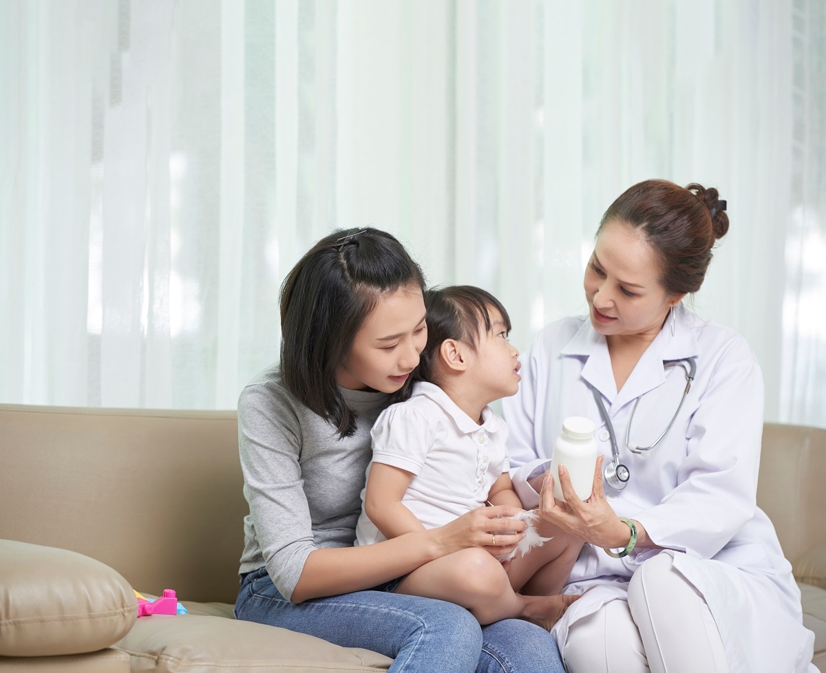 Cu dan Vinhomes Grand Park tan huong dich vu y te tan nha hinh anh