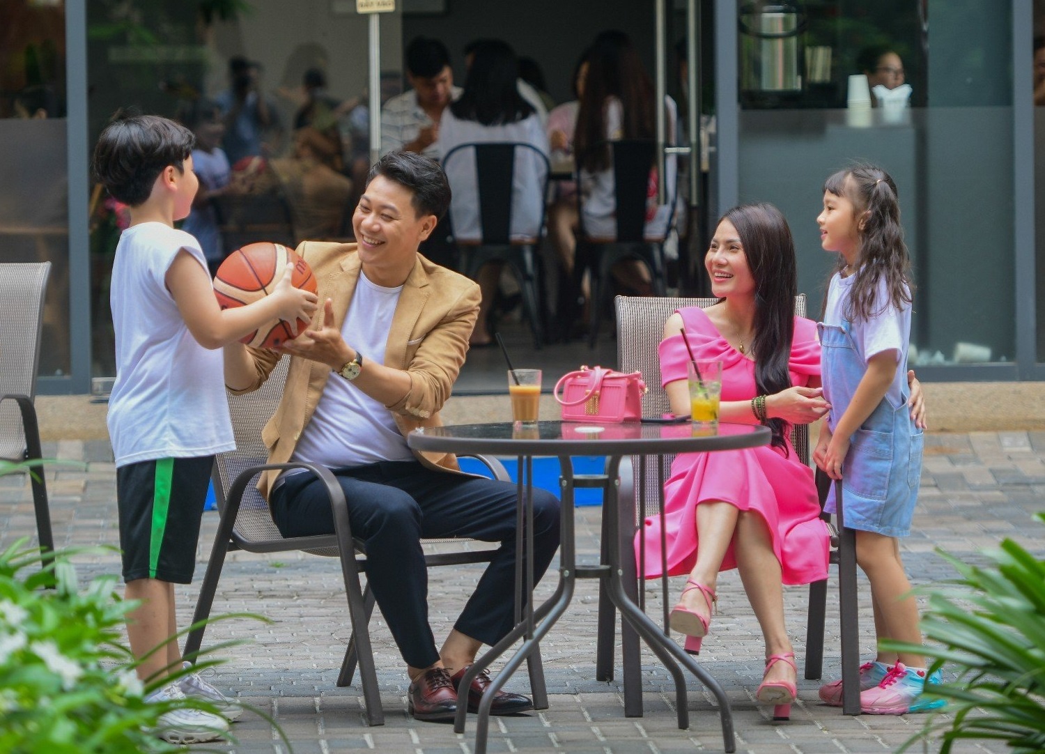 Ke hoach mua nha cho gia dinh tre hinh anh