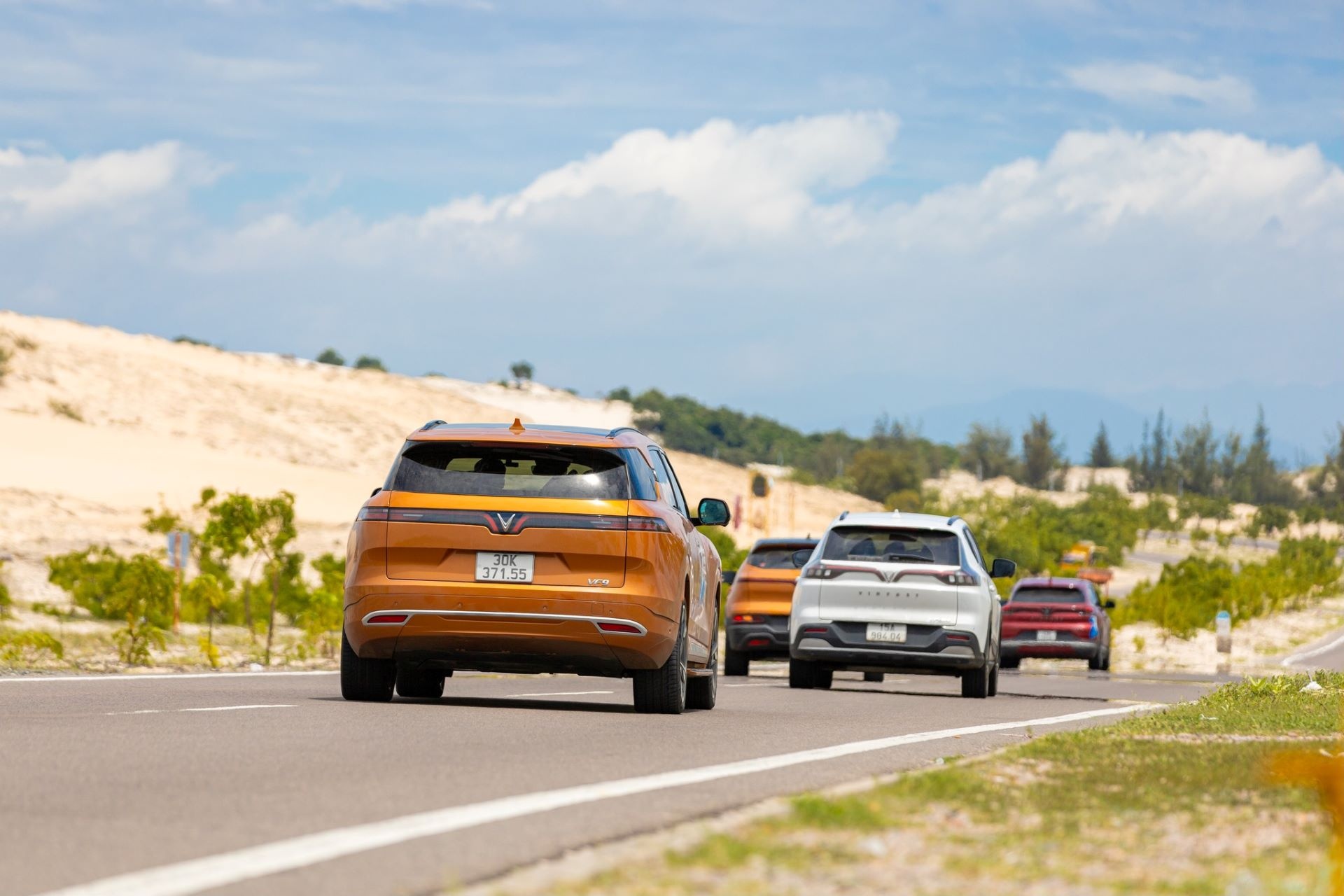 VinFast tang vang cho khach hang mua oto dien cuoi thang 3 hinh anh