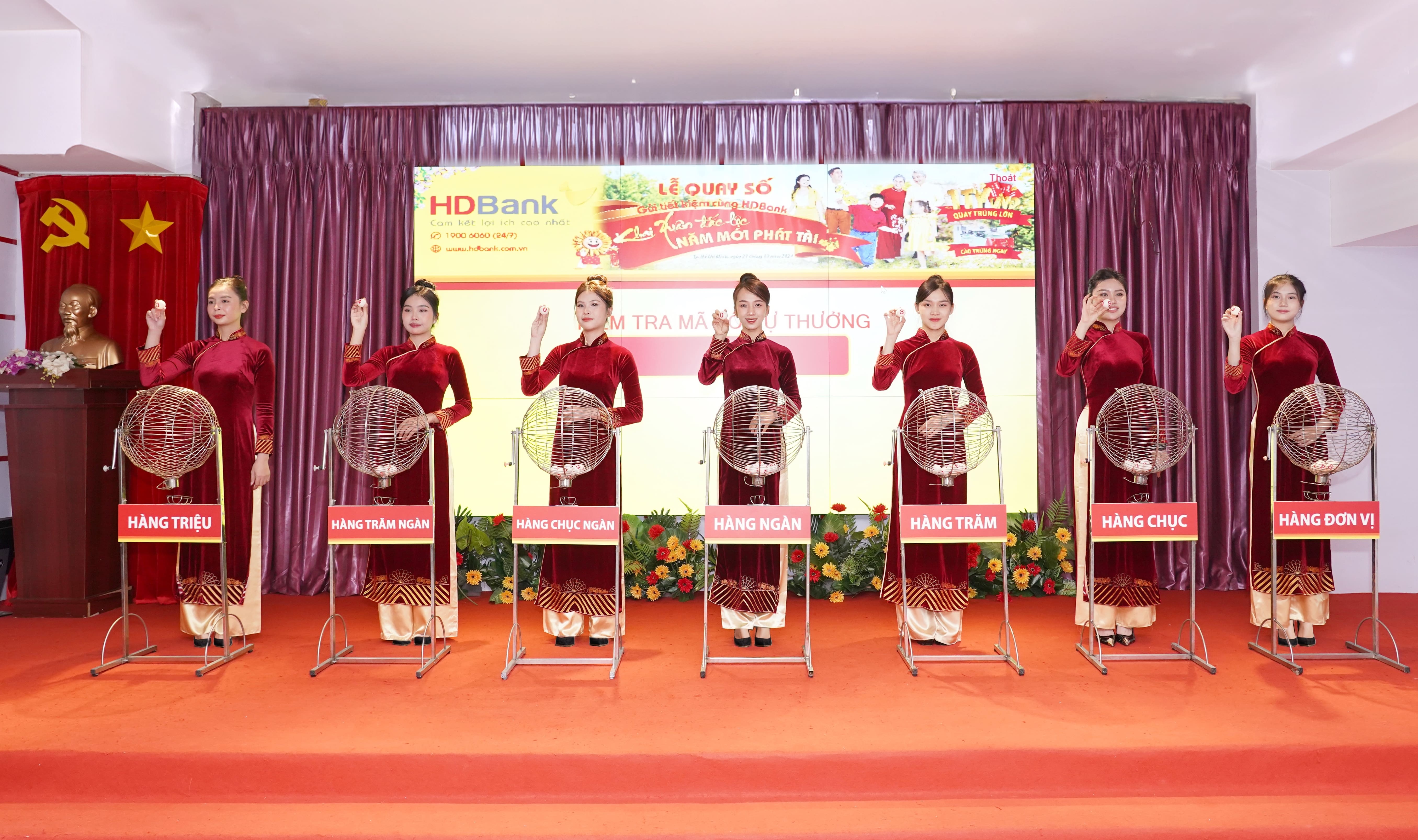 HDBank,  Khai xuan dac loc anh 1