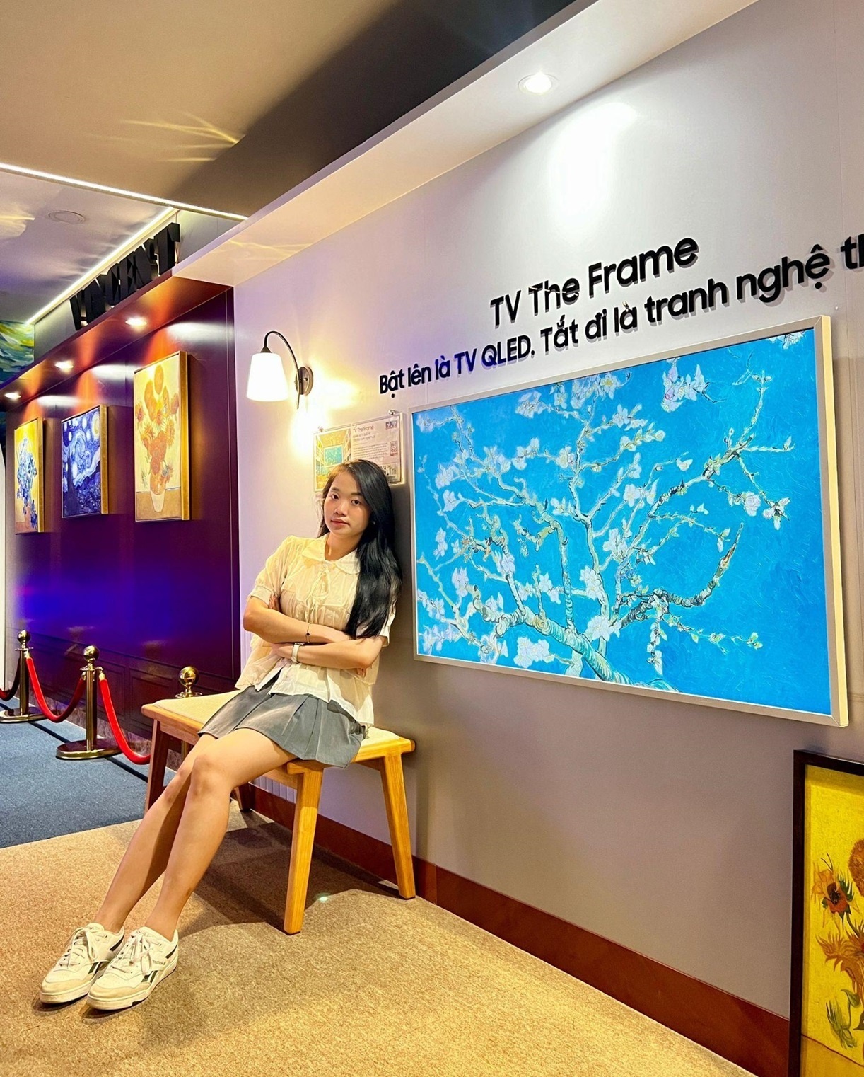 TV The Frame,  trien lam Van Gog anh 3