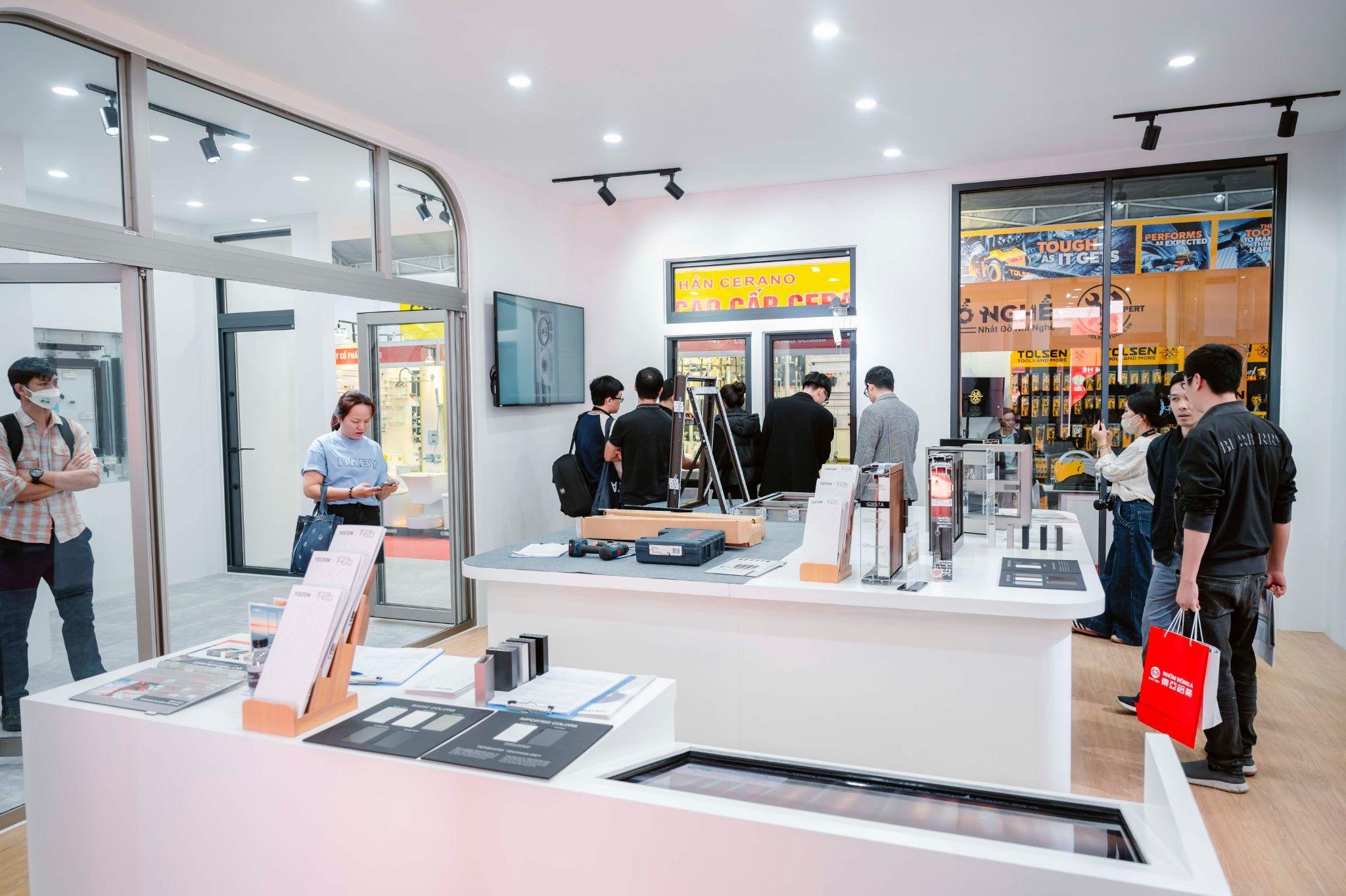 cua nhom Nhat Ban anh 2