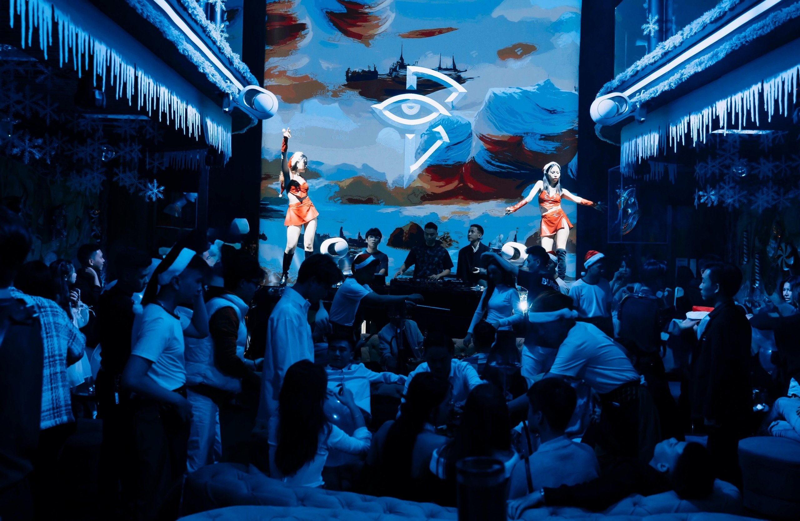 Carol Lounge - diem den giai tri ve dem cua gioi tre Da thanh hinh anh