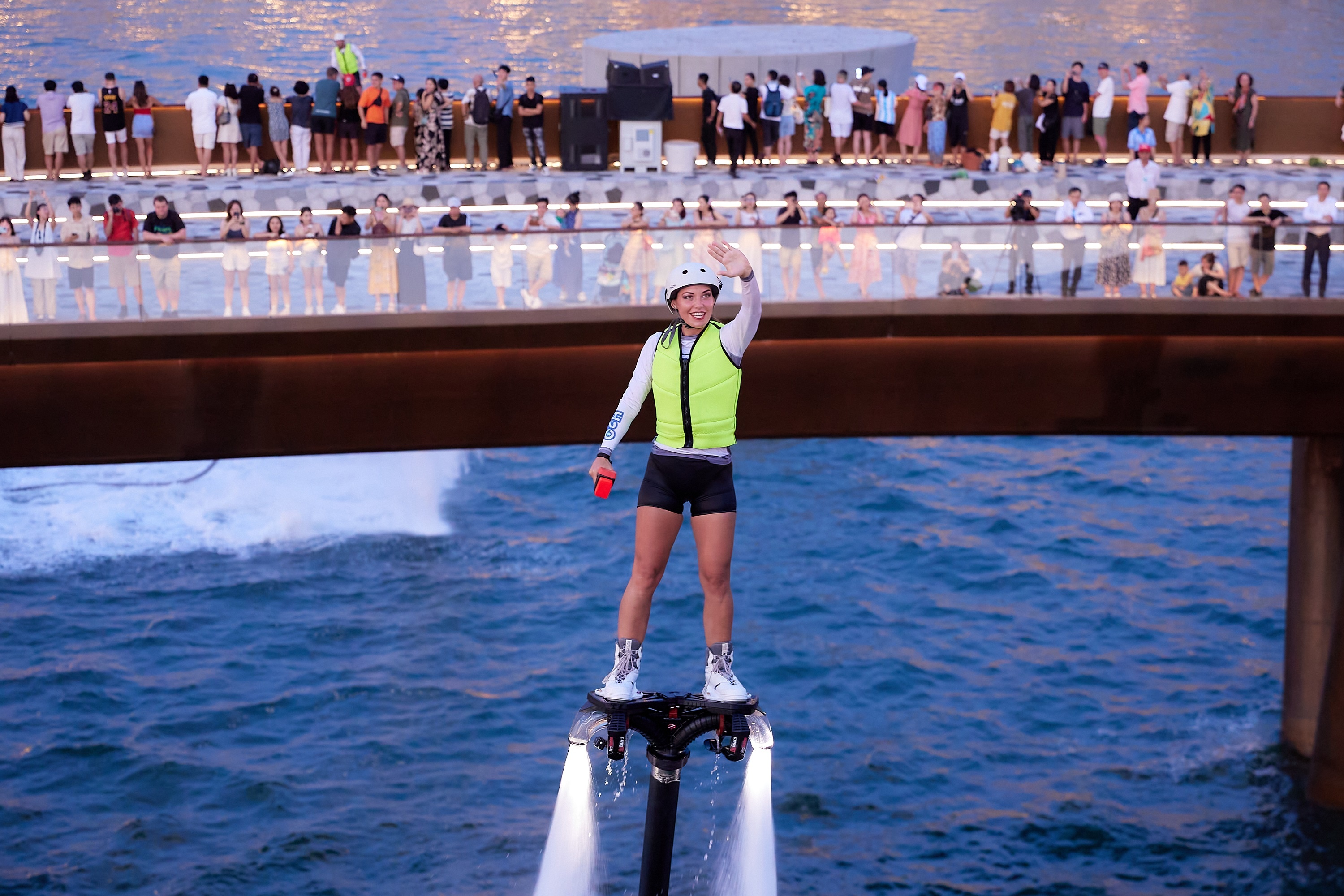 Loat show dien dua thi tran Hoang Hon thanh 'thien duong' giai tri hinh anh