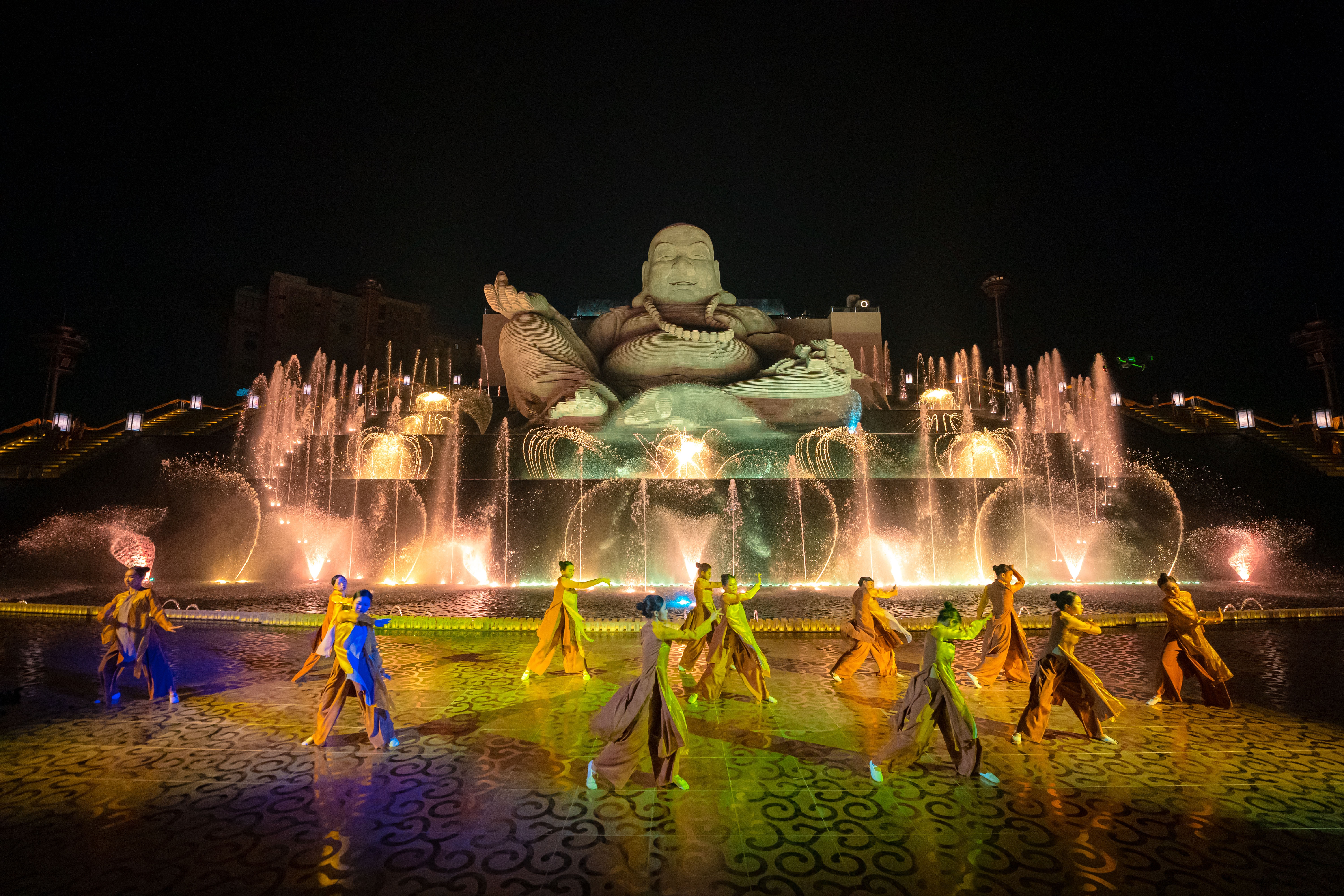 Chuyen gia chia se ve tuong Di Lac lon hang dau the gioi o nui Ba Den hinh anh