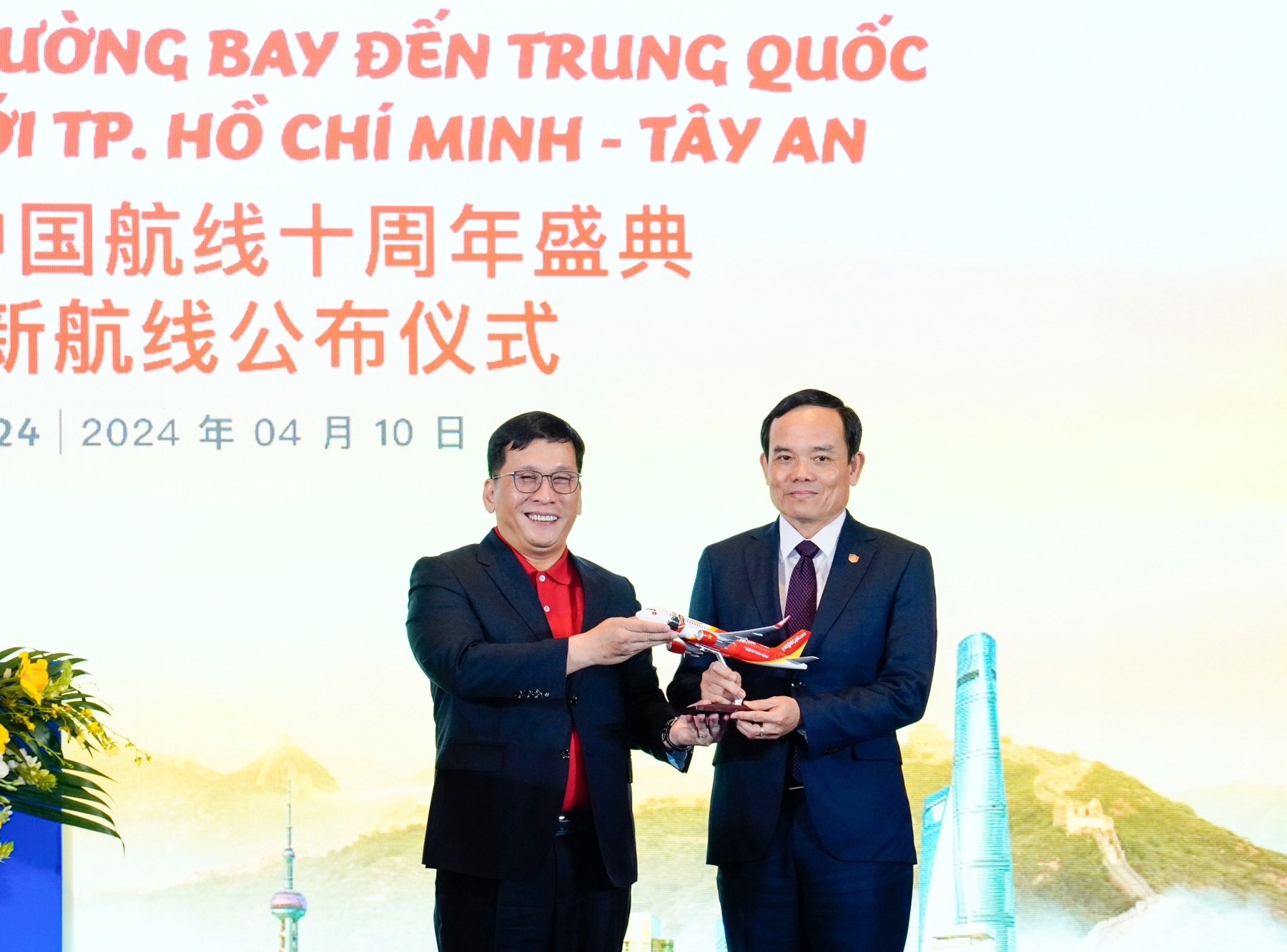 Vietjet cong bo duong bay moi TP.HCM - Tay An (Trung Quoc) hinh anh
