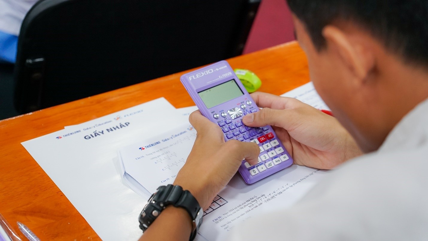 May tinh Thien Long Flexio dat chuan mang vao phong thi hinh anh