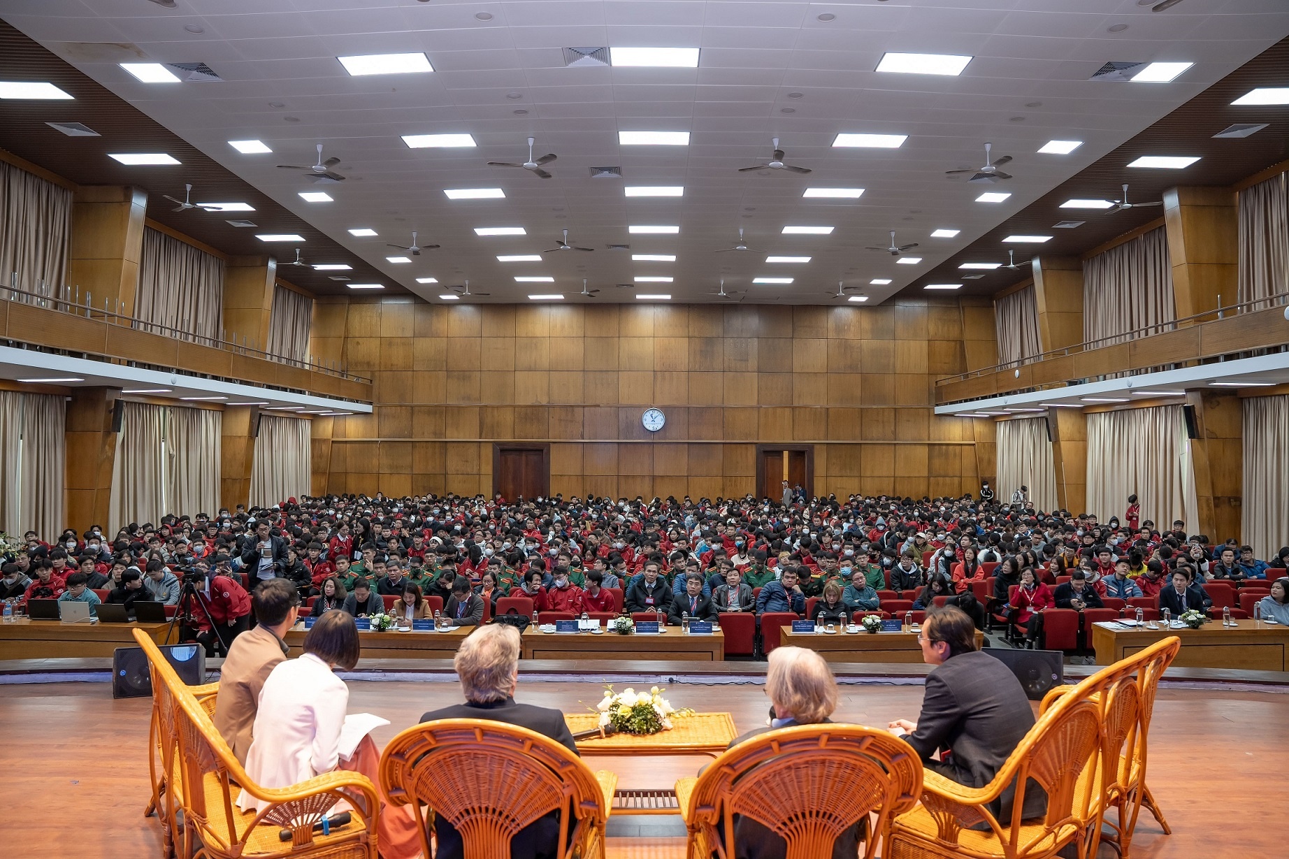 Quy VinFuture khoi dong chuoi su kien ket noi InnovaConnect 2024 hinh anh