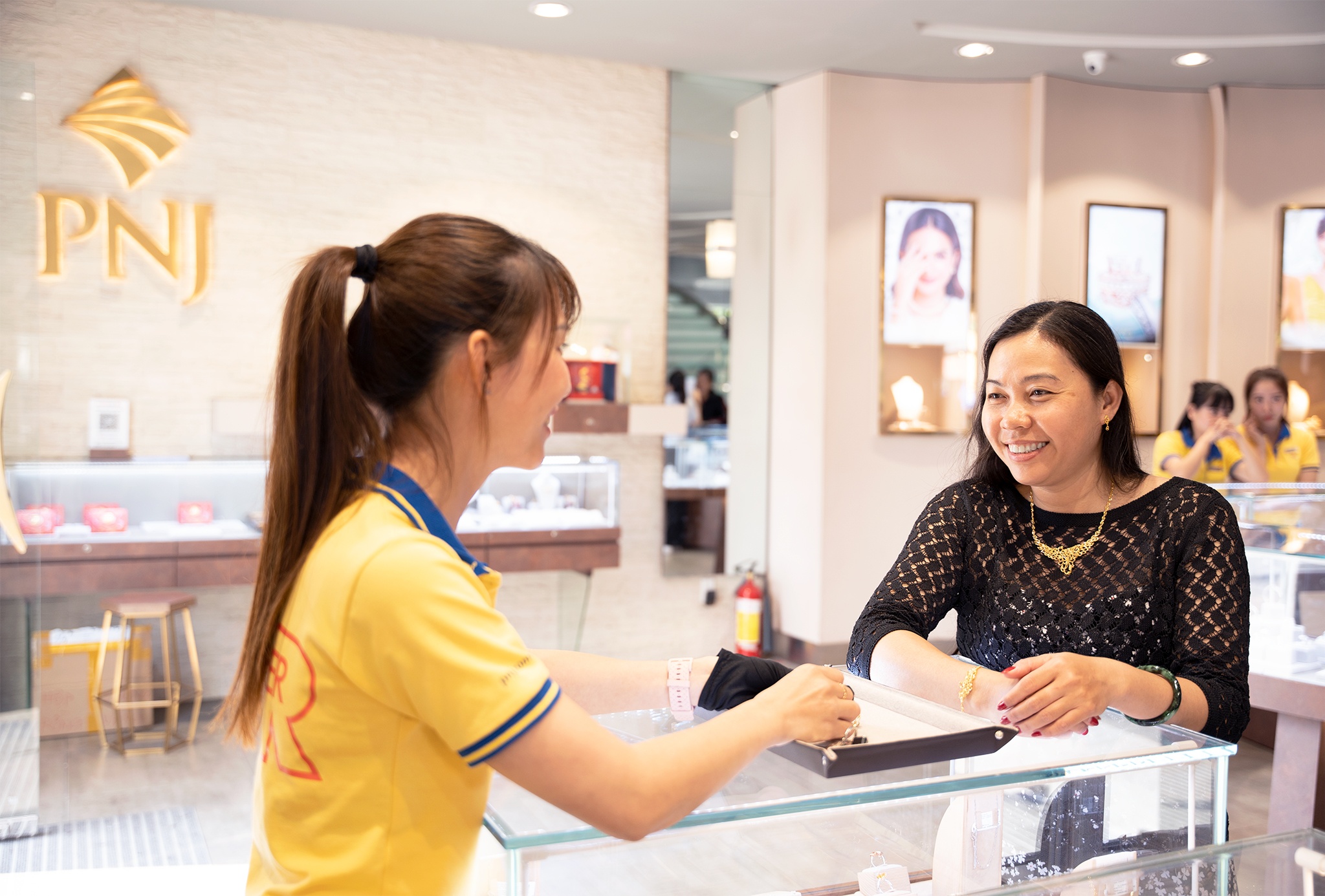 PNJ 'xuyen kho', dat muc tieu tang truong loi nhuan den 12% hinh anh