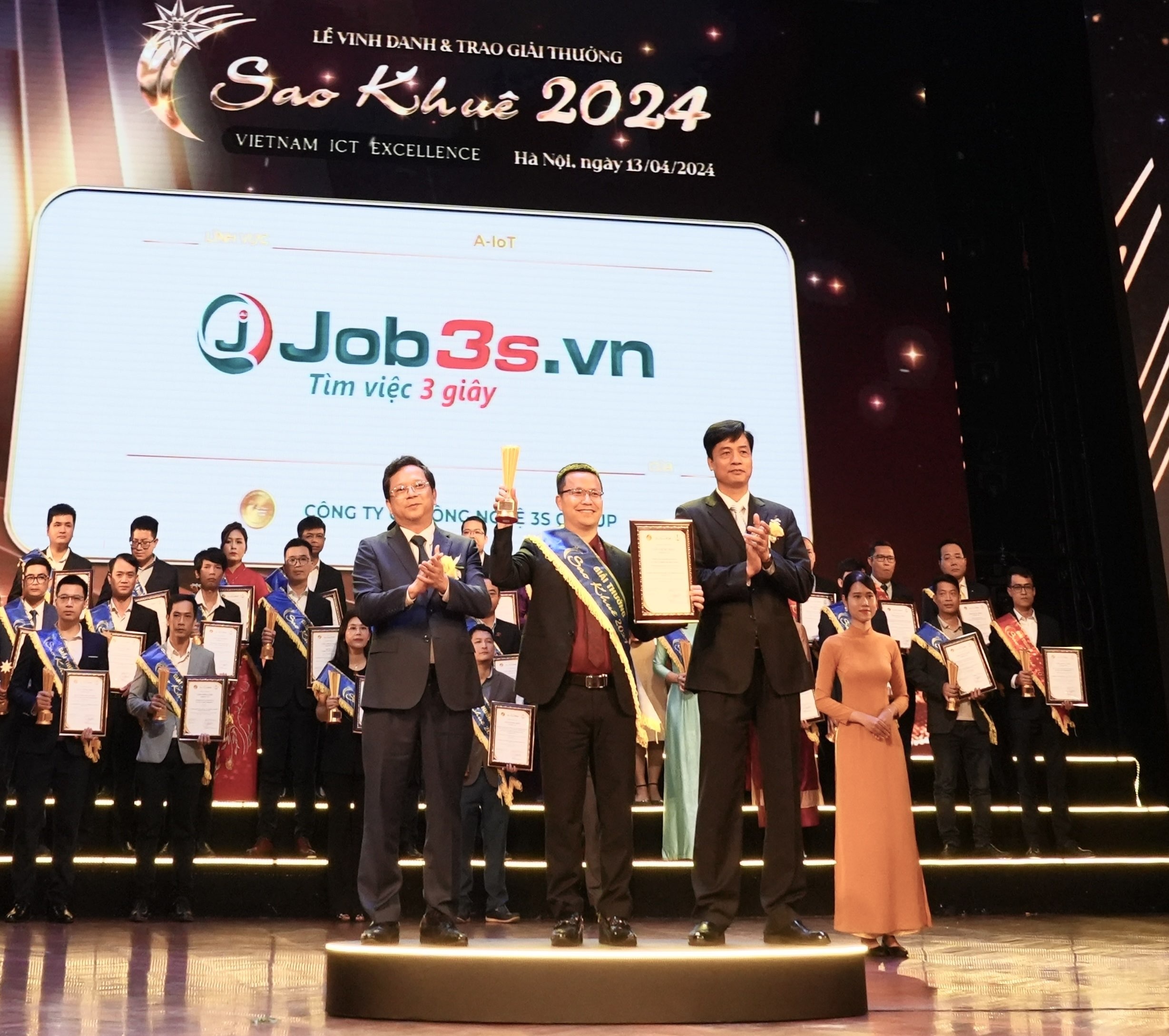 Job3s.vn nhan giai thuong Sao Khue 2024 trong lan dau tham du hinh anh