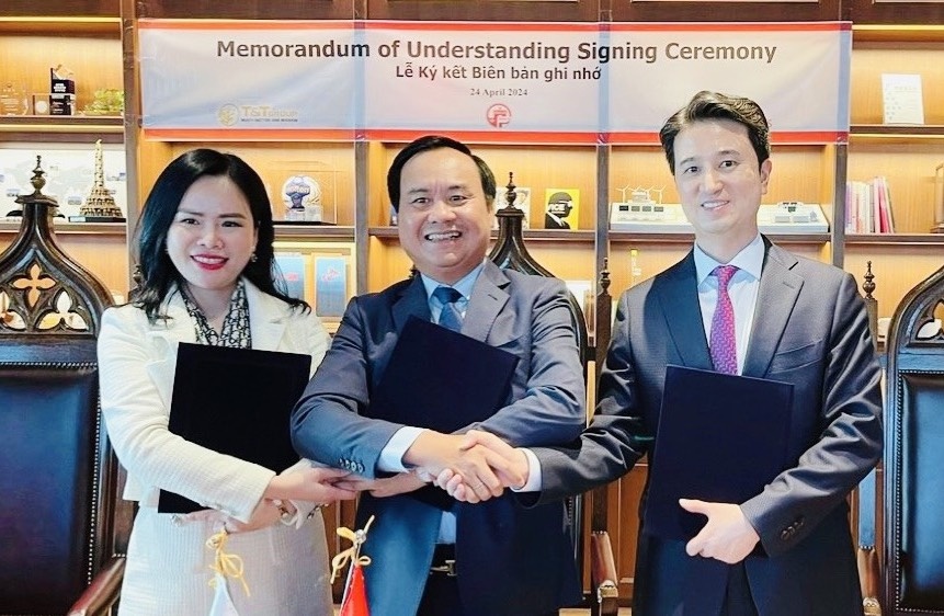 Tinh Quang Tri va T&T Group hop tac tang truong xanh cung Tap doan SK hinh anh