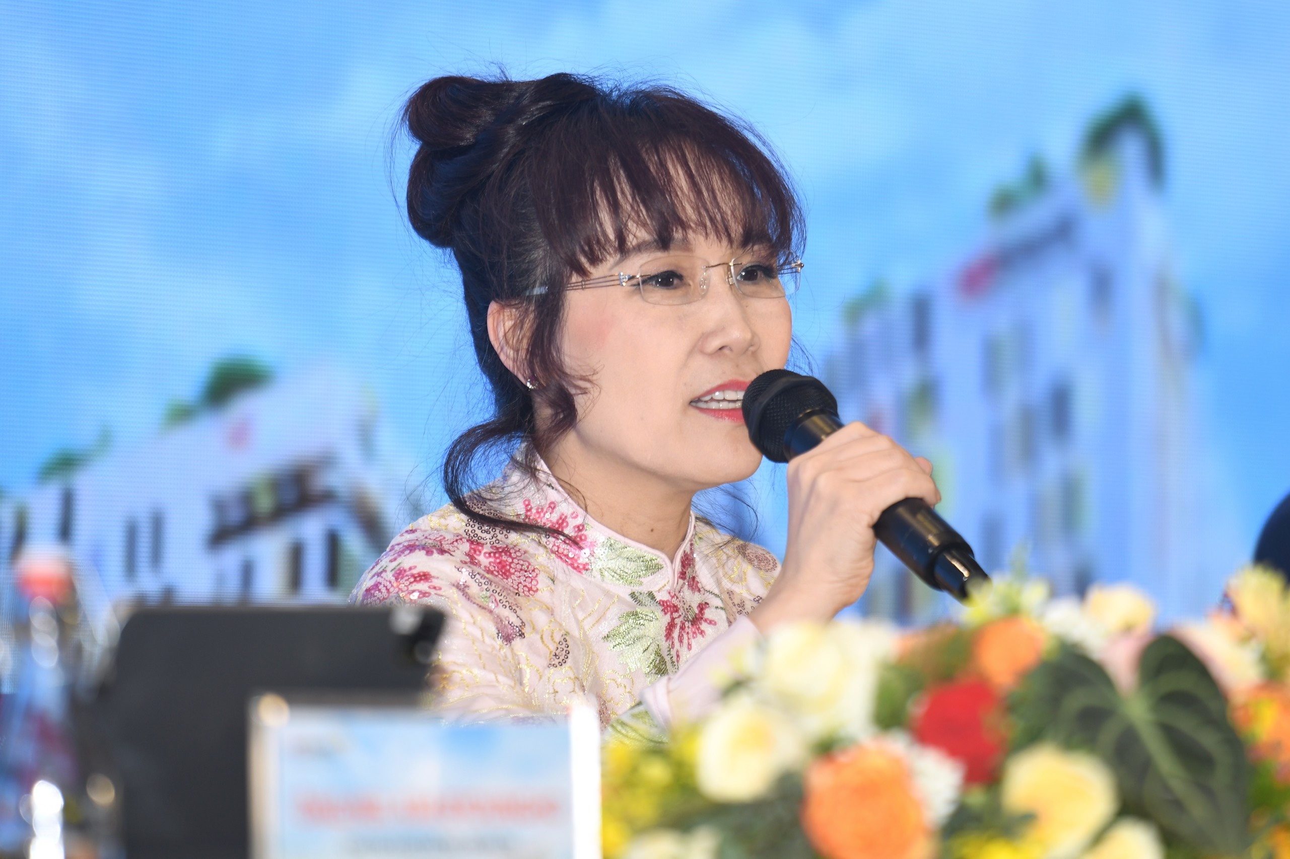 DHDCD HDBank: Tong tai san vuot 600.000 ty dong, tang co tuc len 30% hinh anh