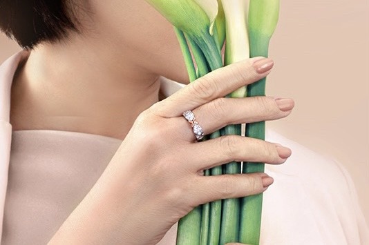 Ve dep ben vung voi thoi gian trong BST trang suc Timeless Diamond hinh anh