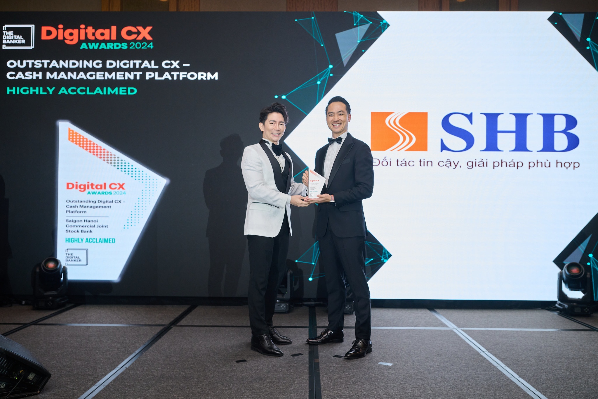SHB gianh cu dup giai thuong tai Digital CX Awards 2024 hinh anh
