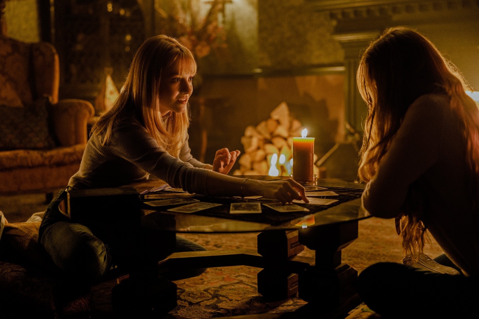 Ven man bi an sau nhung la bai tarot bi nguyen rua hinh anh