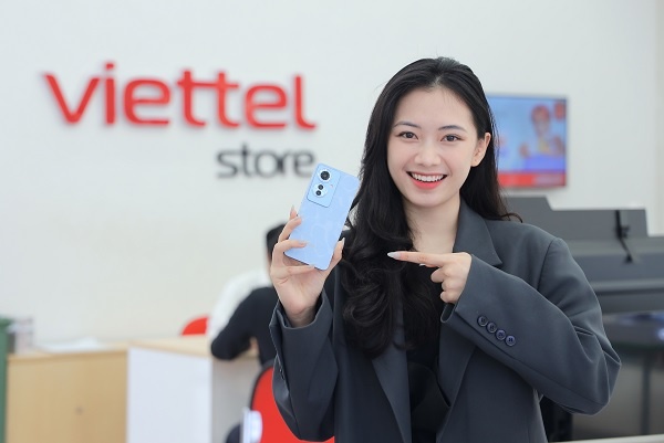 Viettel giam gia manh nhieu mau smartphone trong thang 5 hinh anh