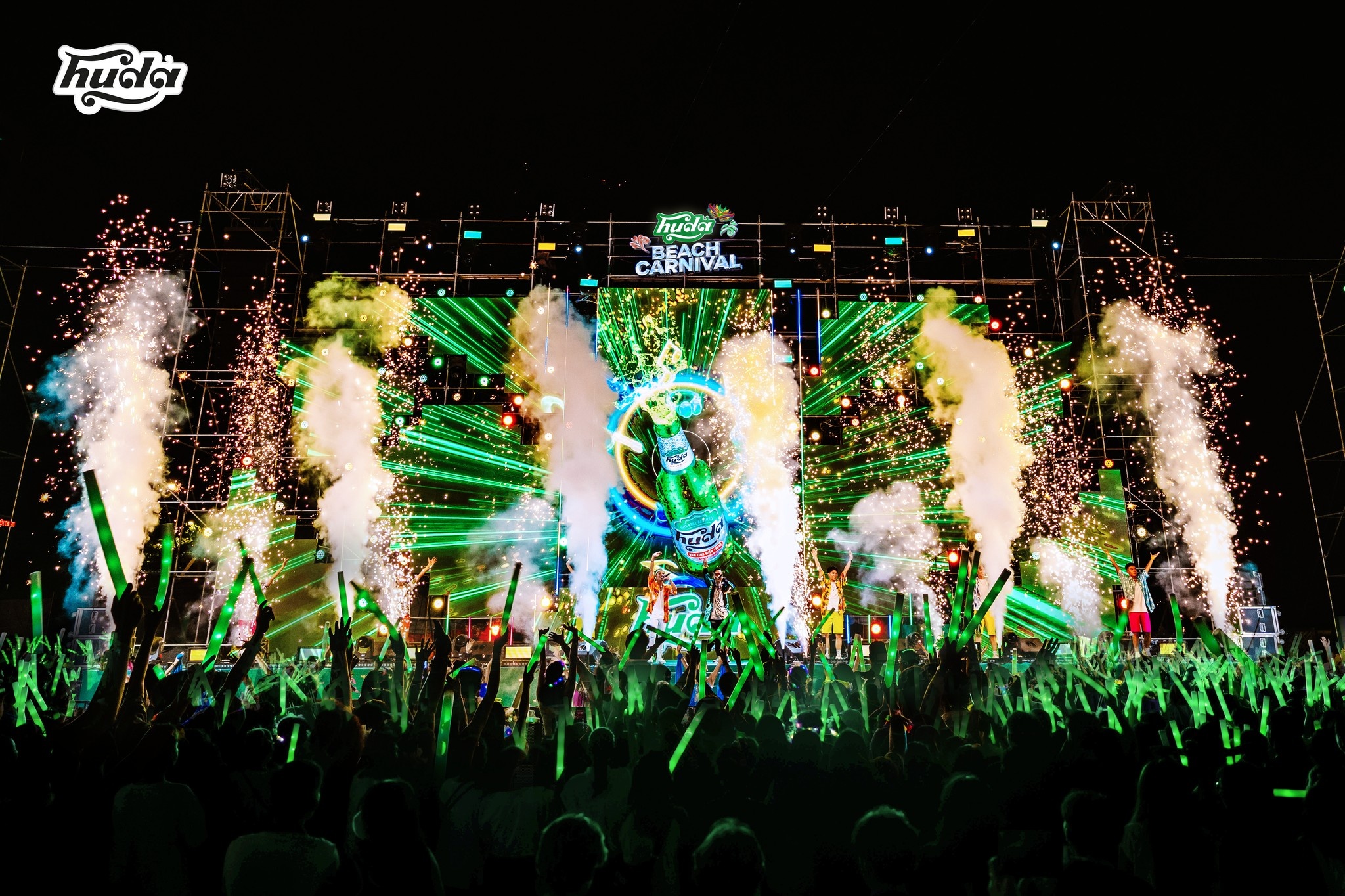 Xoay xoay Huda,  Le hoi bien Huda anh 1