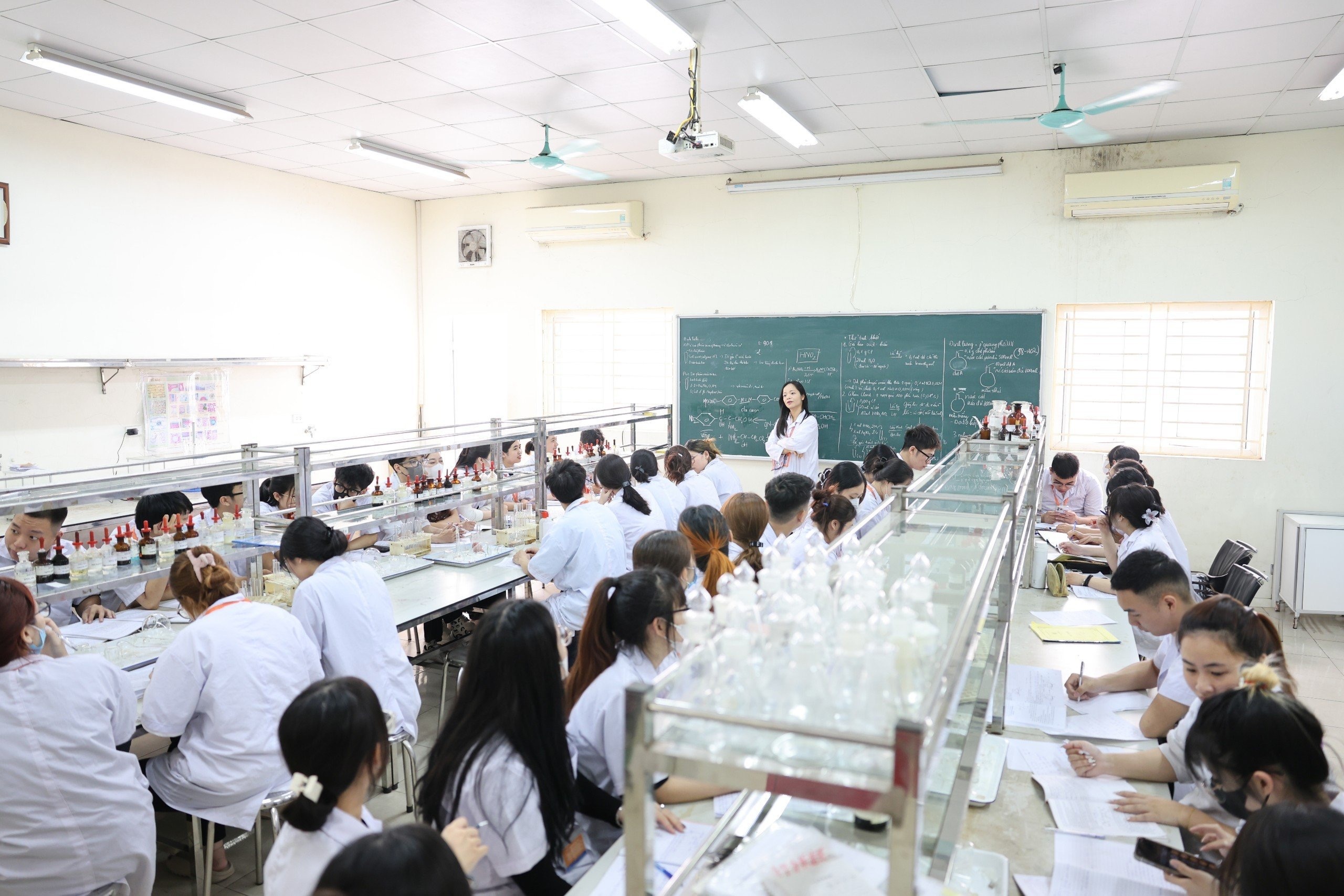 nganh duoc,  khoi suc khoe anh 4