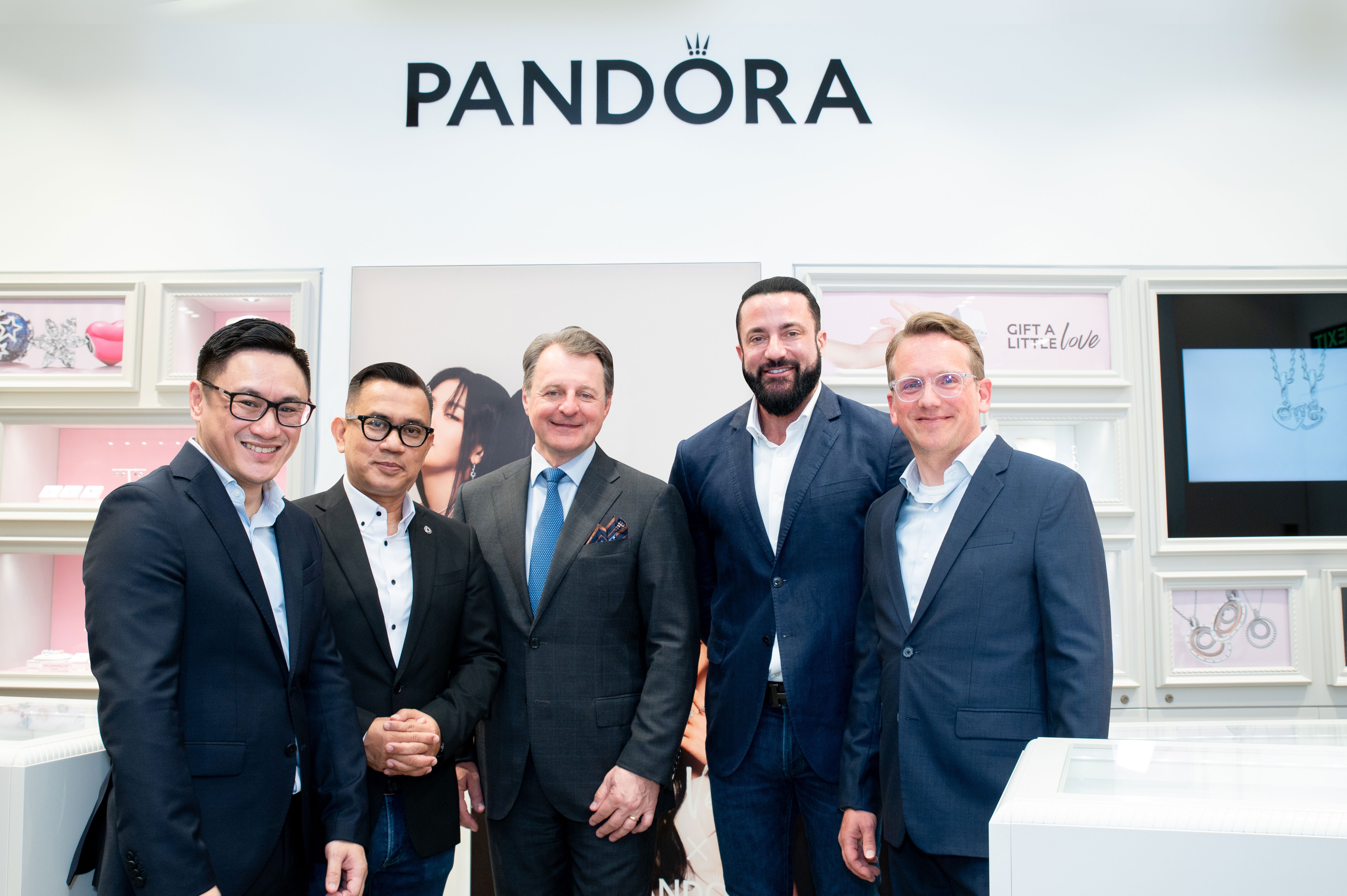 CEO thuong hieu trang suc Pandora den tham thi truong Viet Nam hinh anh