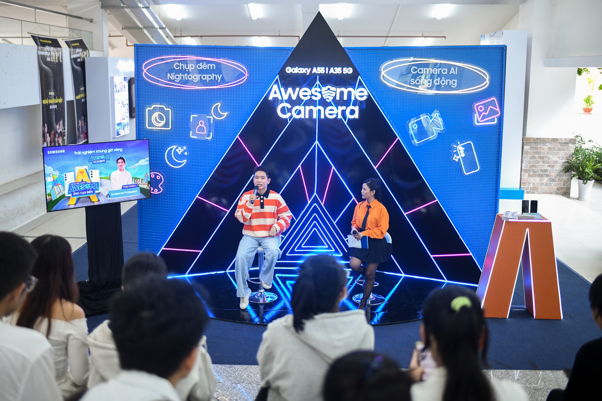 Sinh vien Dai hoc Sai Gon san bi kip 'ung van bien' o Awesome Academy hinh anh