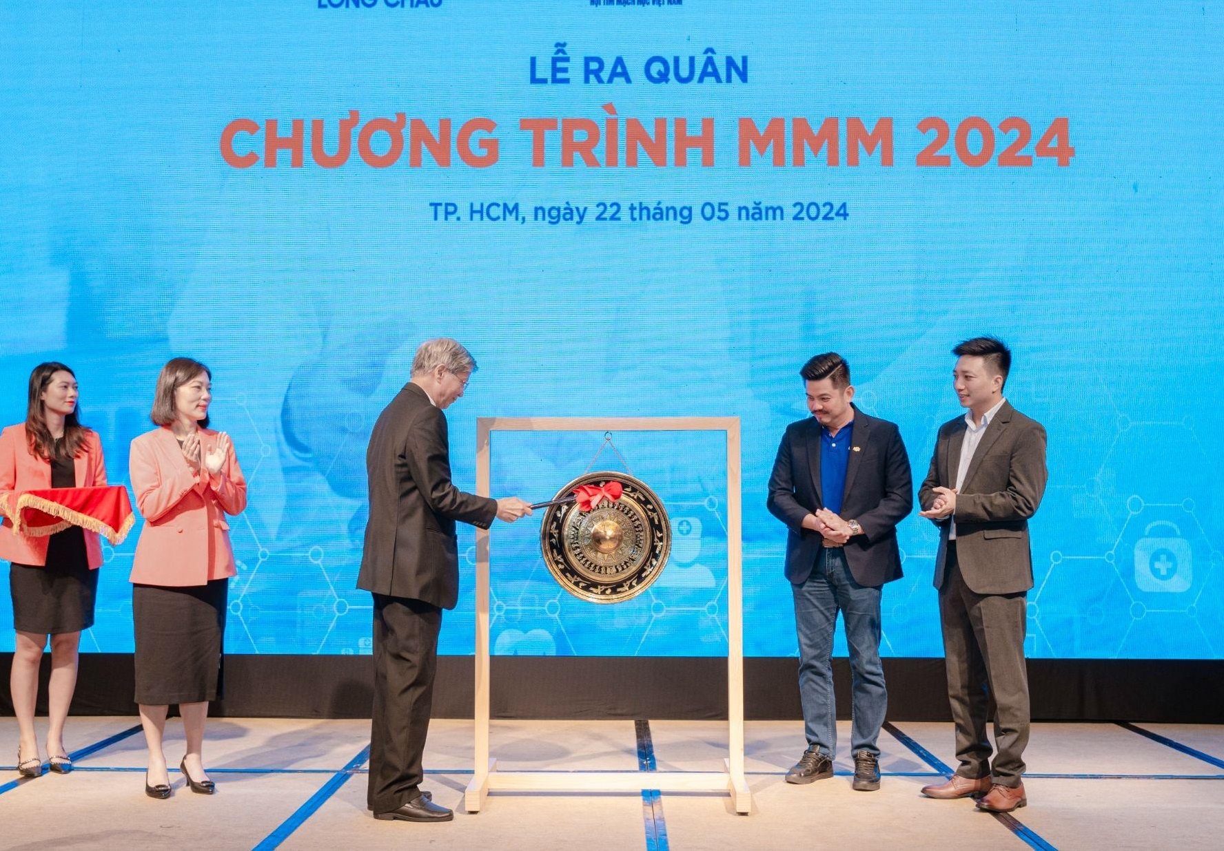 FPT Long Chau dong hanh khoi dong chuong trinh kiem soat tang huyet ap hinh anh