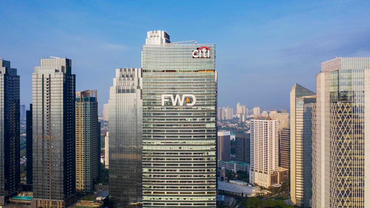 Tap doan FWD cong tac Amazon Web Services ung dung dien toan dam may hinh anh