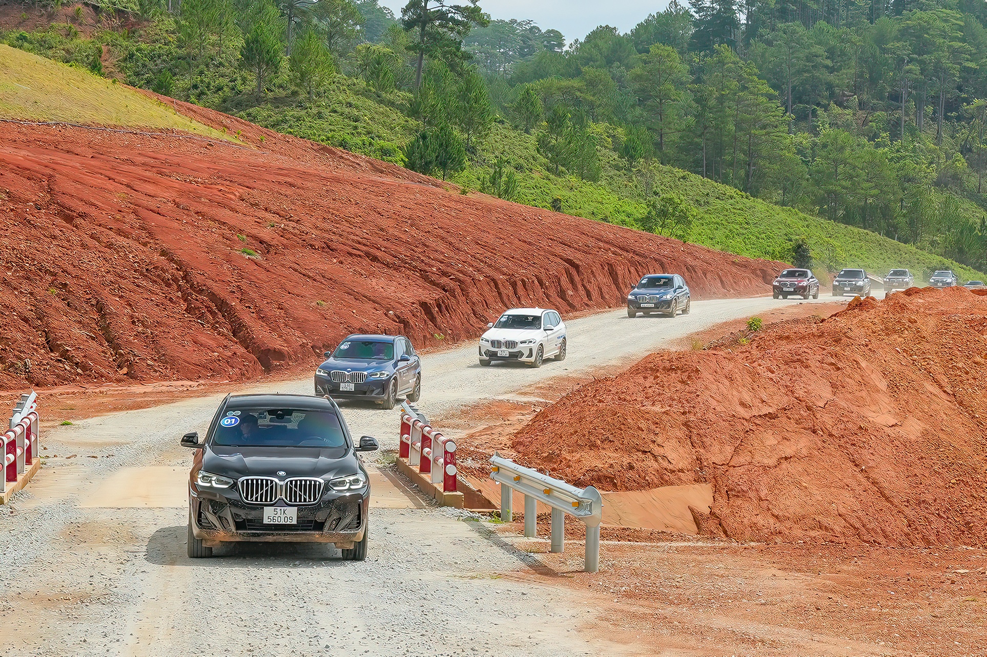 Trai nghiem off-road phan khich voi hanh trinh BMW X-Venture hinh anh