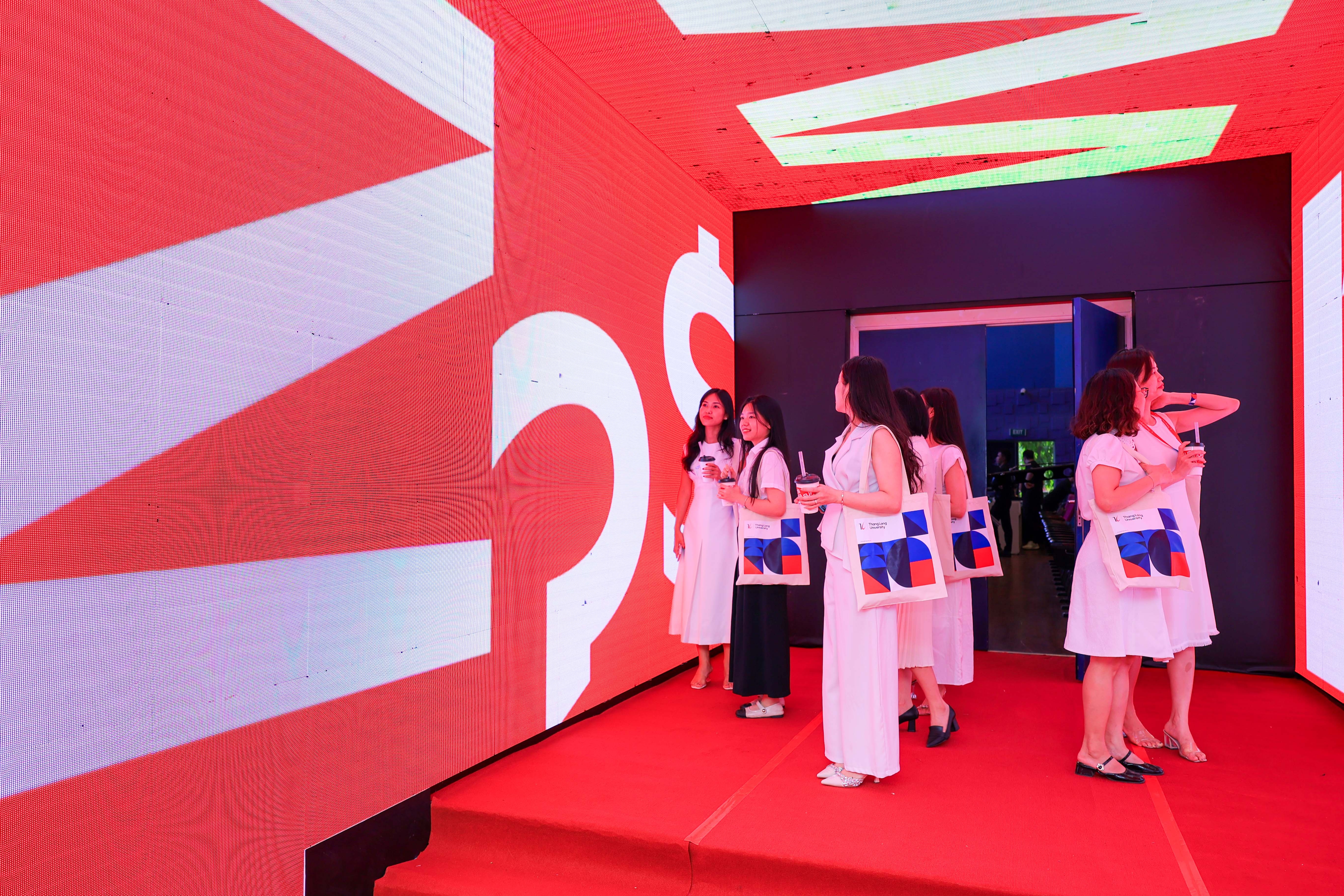 Ky nguyen Thang Long anh 6