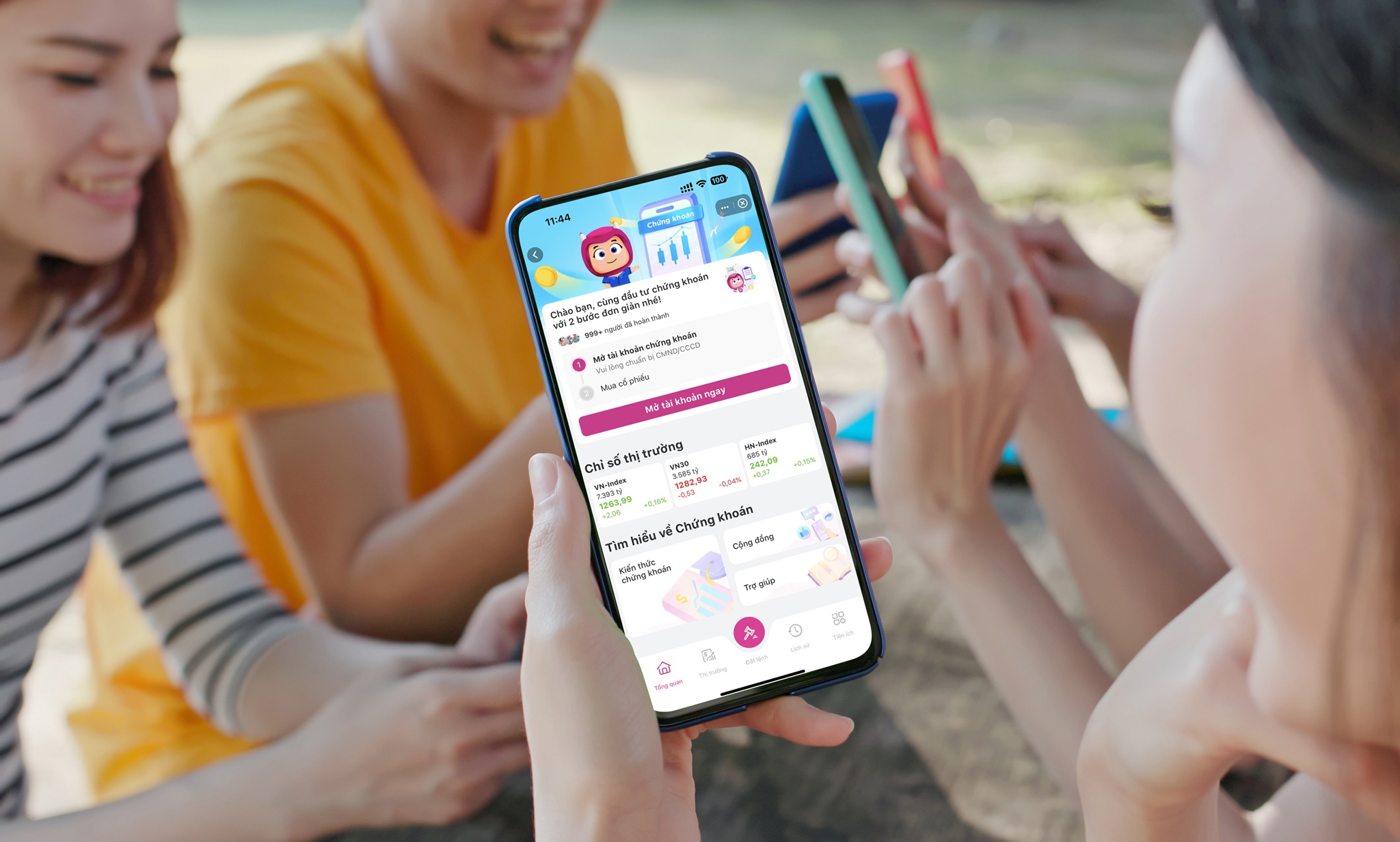 MoMo hop tac CVS ra mat Chung khoan tich hop ngay tren ung dung hinh anh