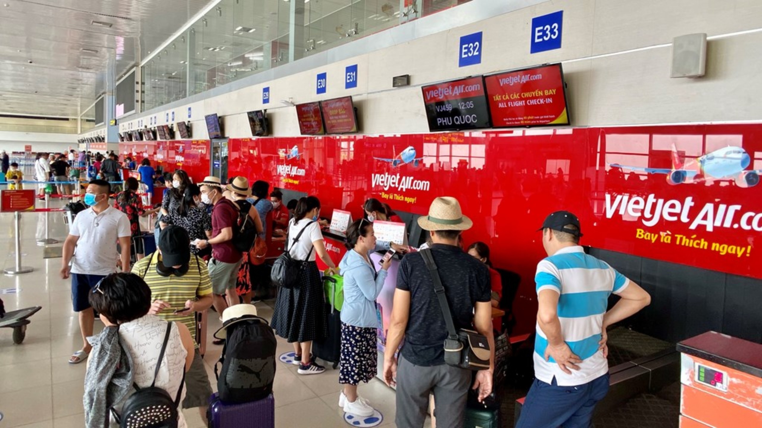 Hang hang khong ban ve gia re du tinh hinh kho khan hinh anh