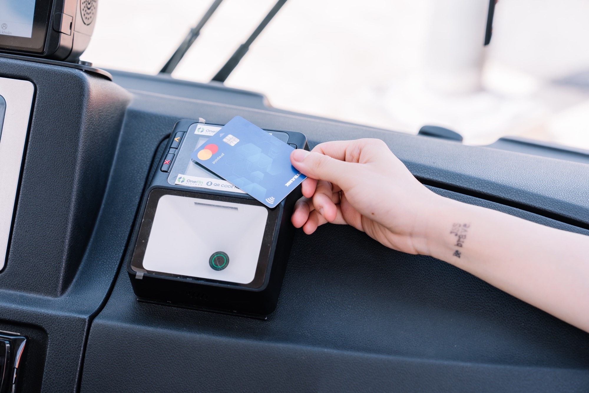 TP.HCM 'trong mot cham' - tien toi thanh toan khong tien mat hinh anh