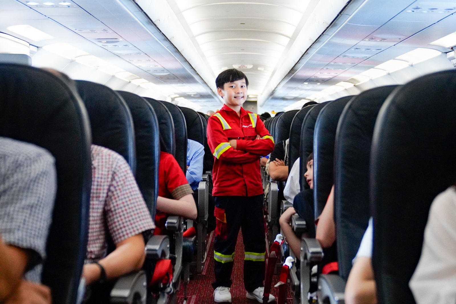 Vietjet,  ngay 1/6 anh 9