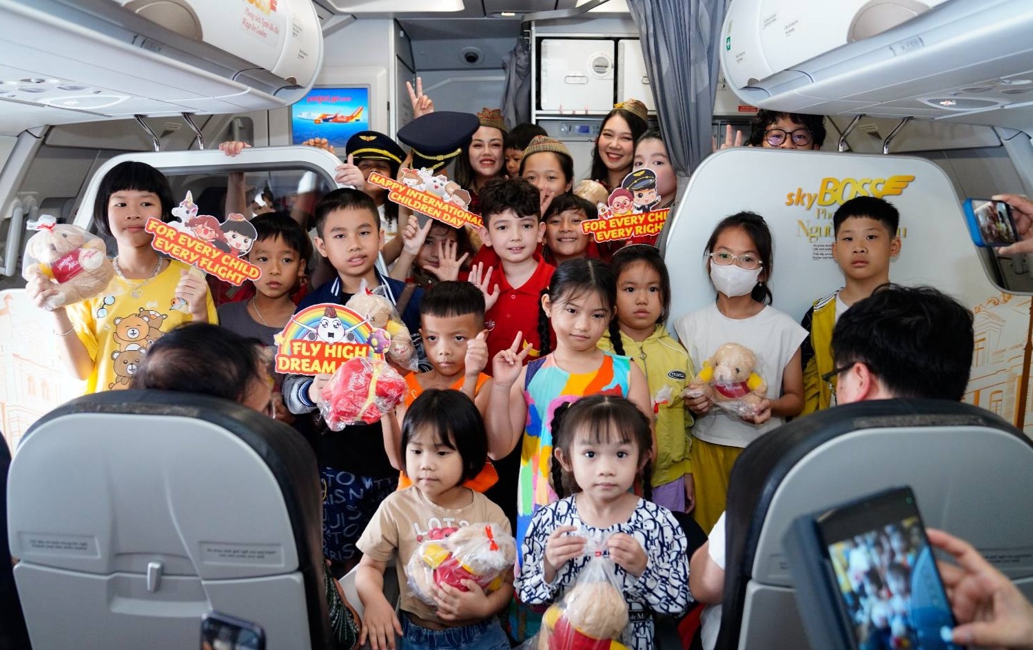 Vietjet,  ngay 1/6 anh 10