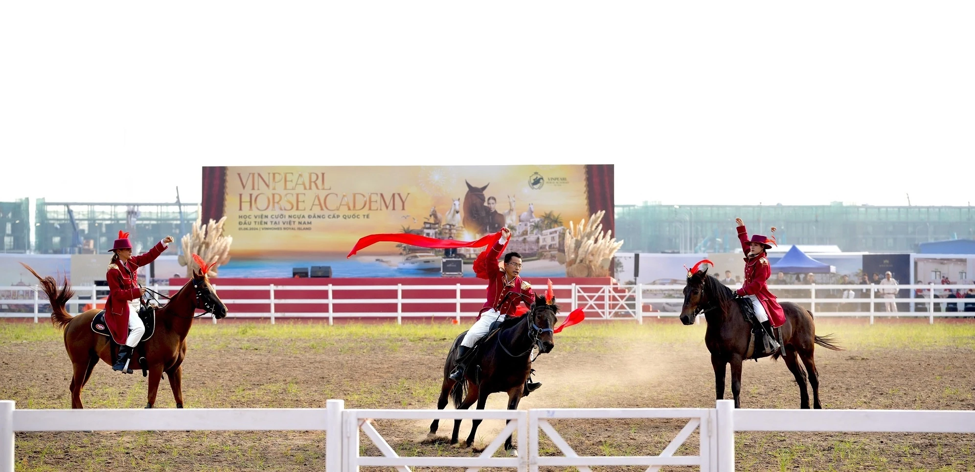 Hoc vien cuoi ngua anh 1