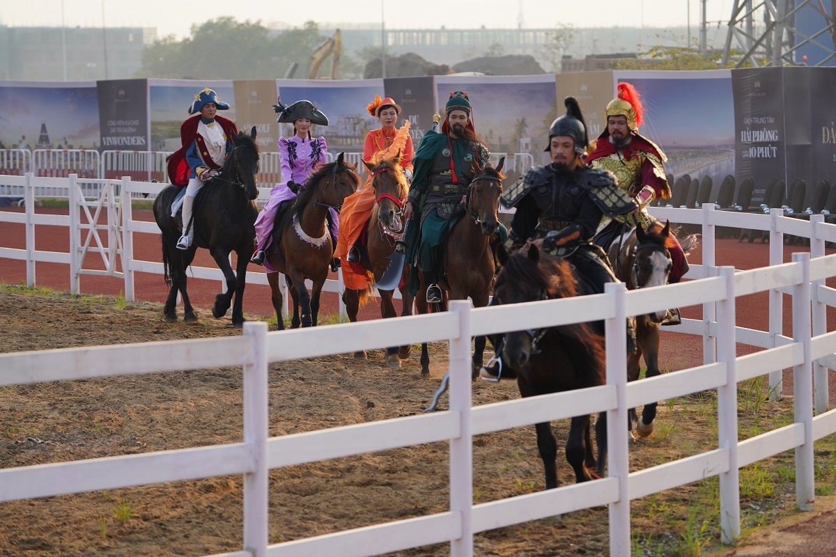 Hoc vien cuoi ngua anh 4